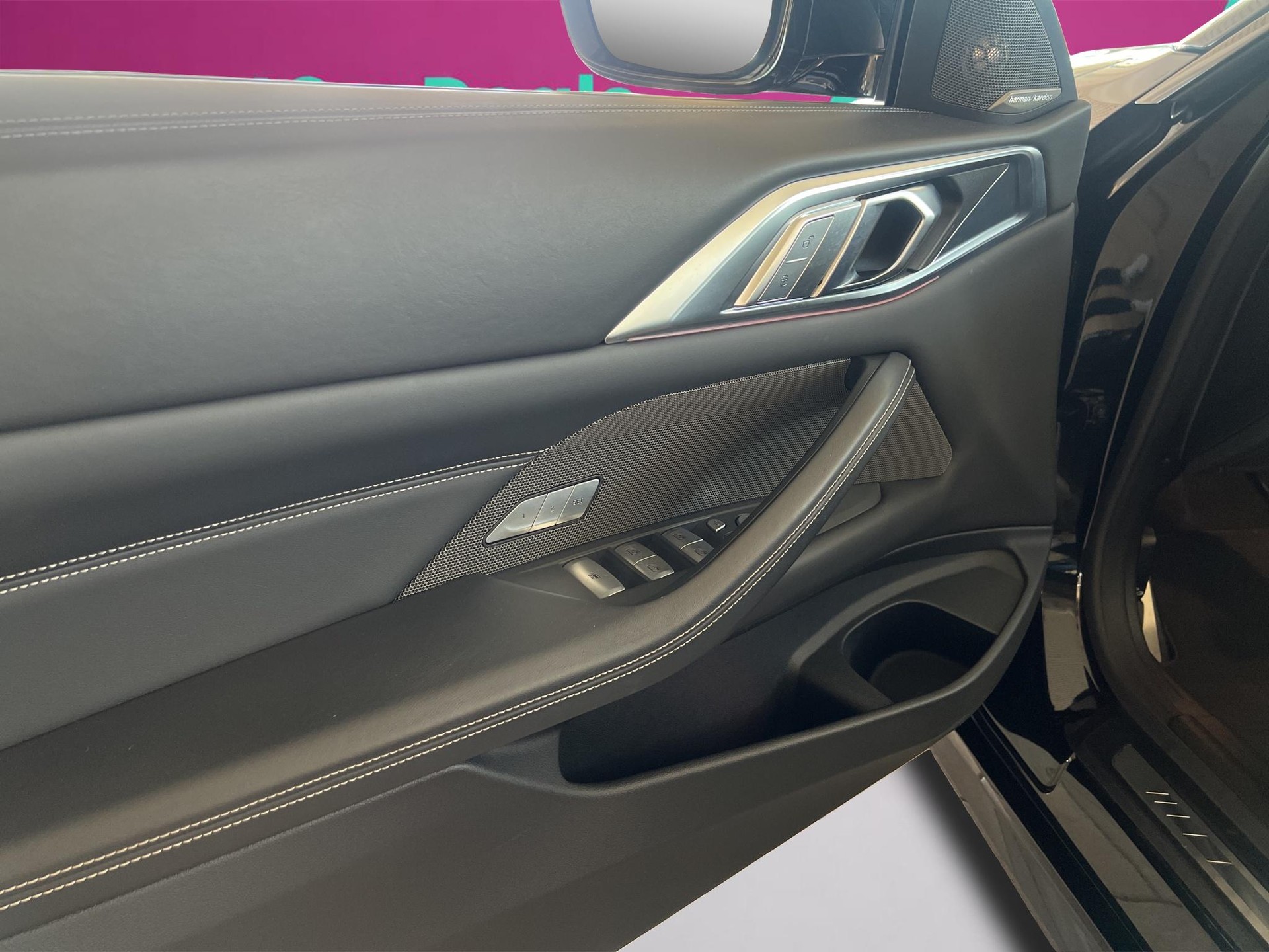 BMW M440i xDrive Cabrio-image-17