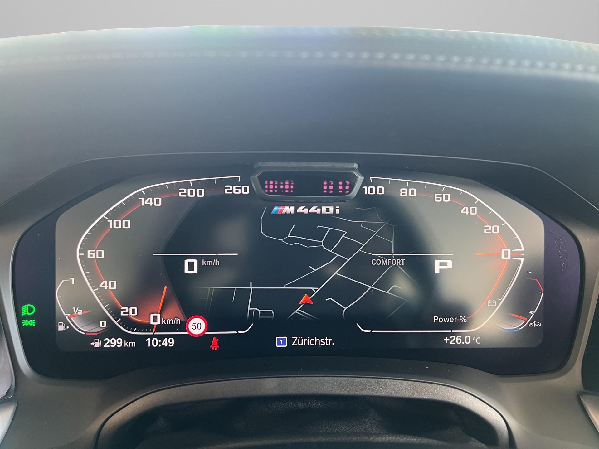 BMW M440i xDrive Cabrio-image-16