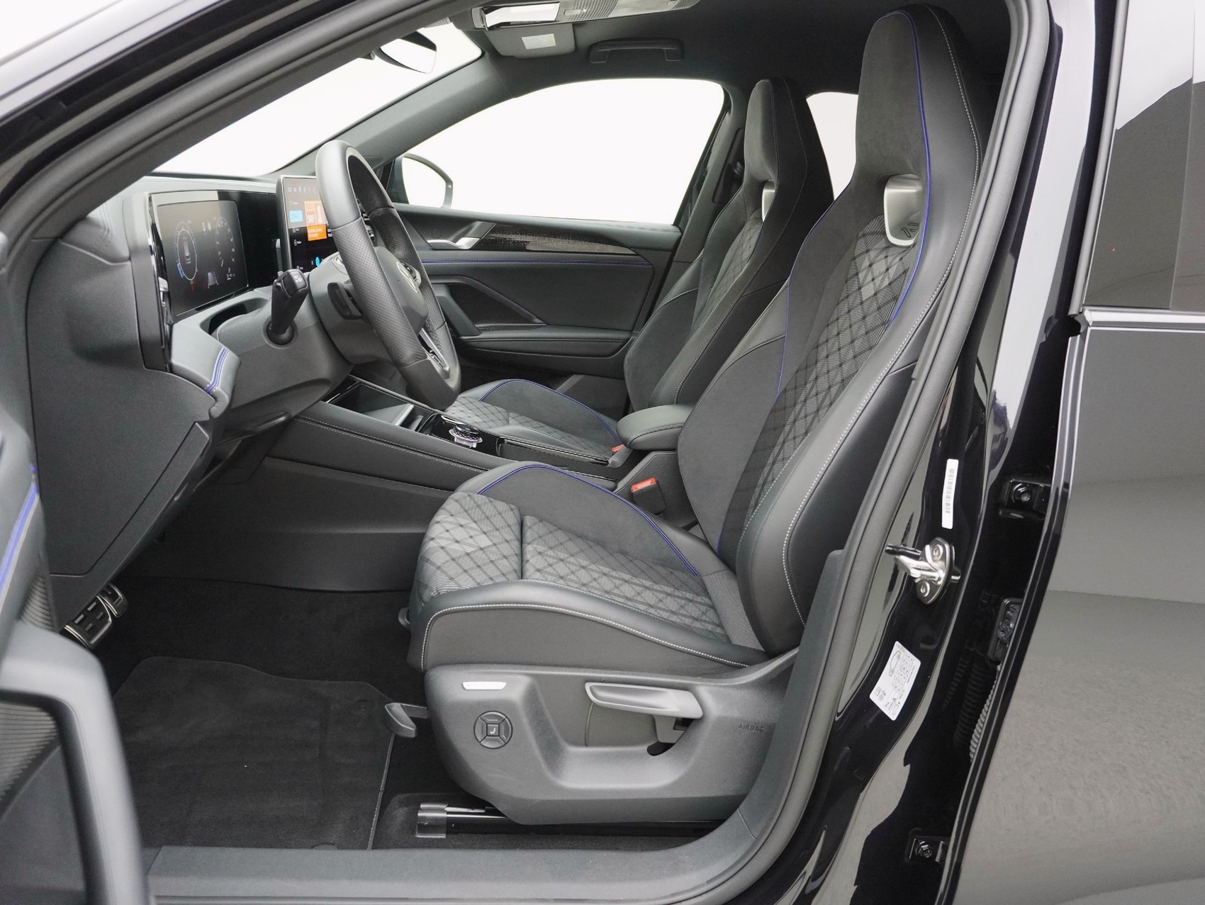 VW Tiguan 2.0 TSI DSG R-Line Black Style 4Motion (2025)-image-6