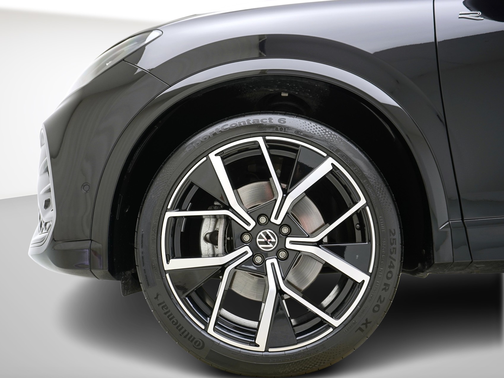 VW Tiguan 2.0 TSI DSG R-Line Black Style 4Motion (2025)-image-5