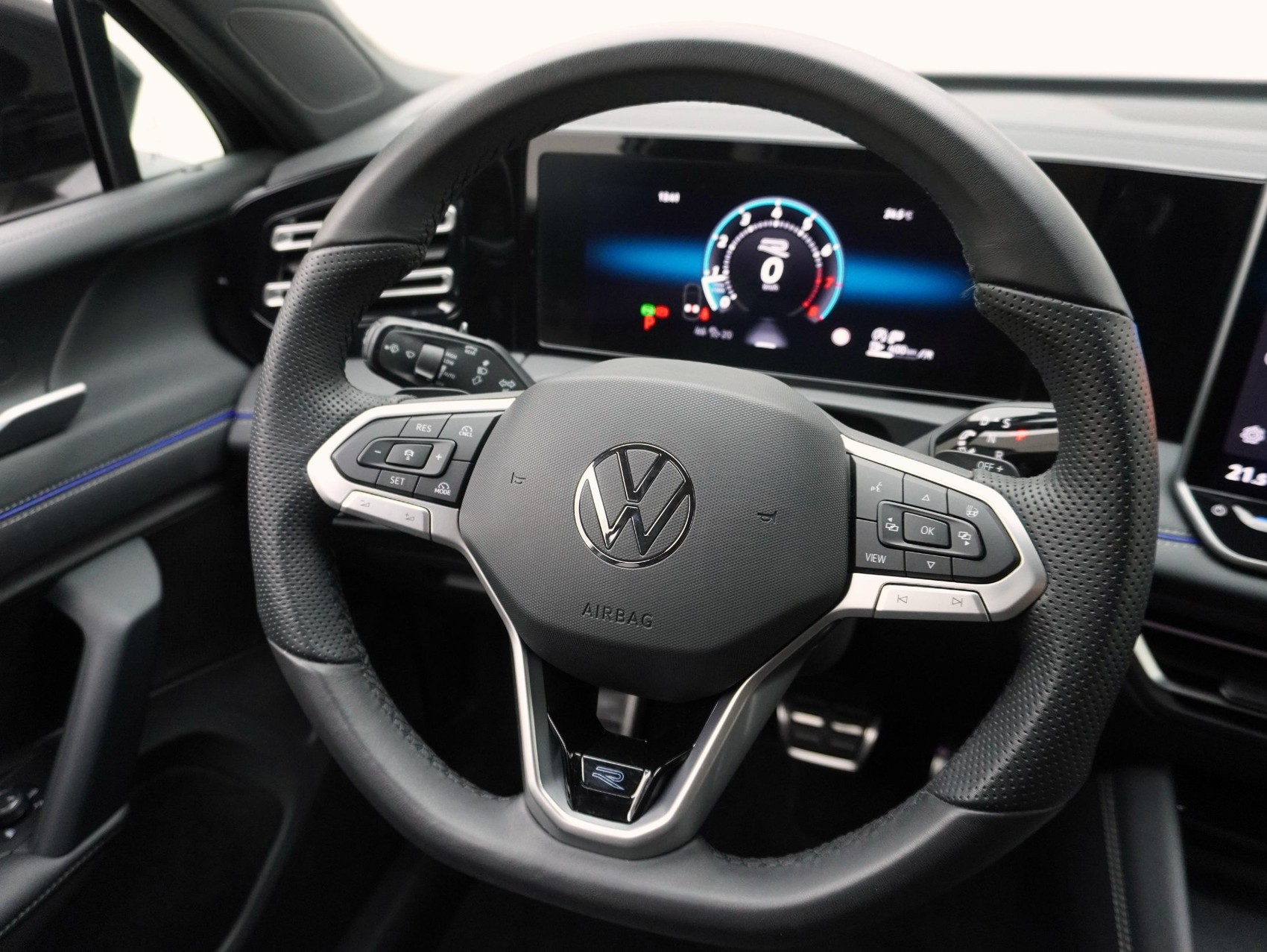 VW Tiguan 2.0 TSI DSG R-Line Black Style 4Motion (2025)-image-8
