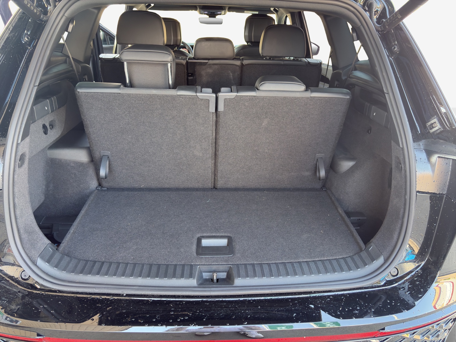 VW Fahrzeug wird im Kundenauftrag verkauft VW Tayron BLack 7 Seater-image-12