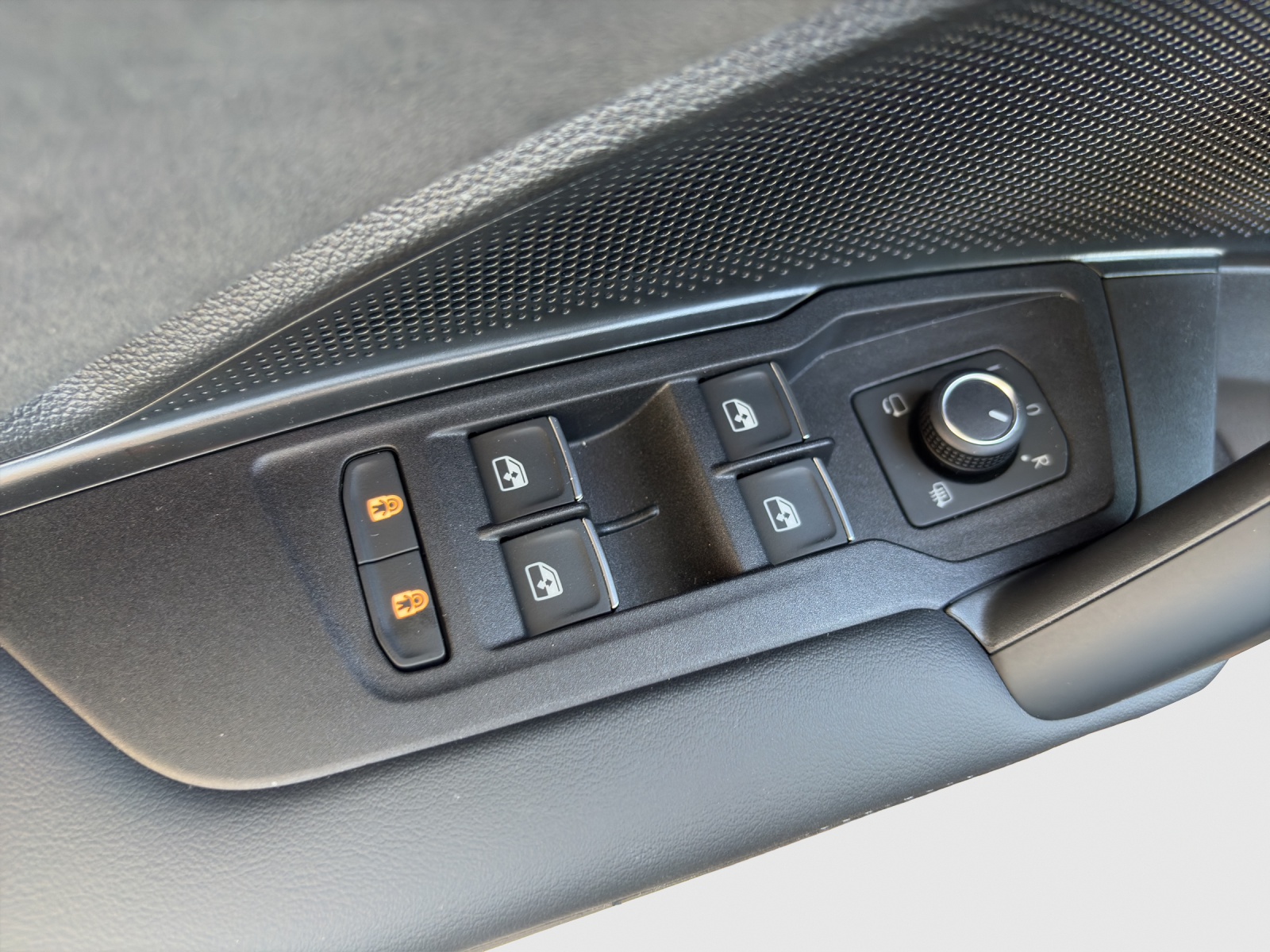VW Fahrzeug wird im Kundenauftrag verkauft VW Tayron BLack 7 Seater-image-14