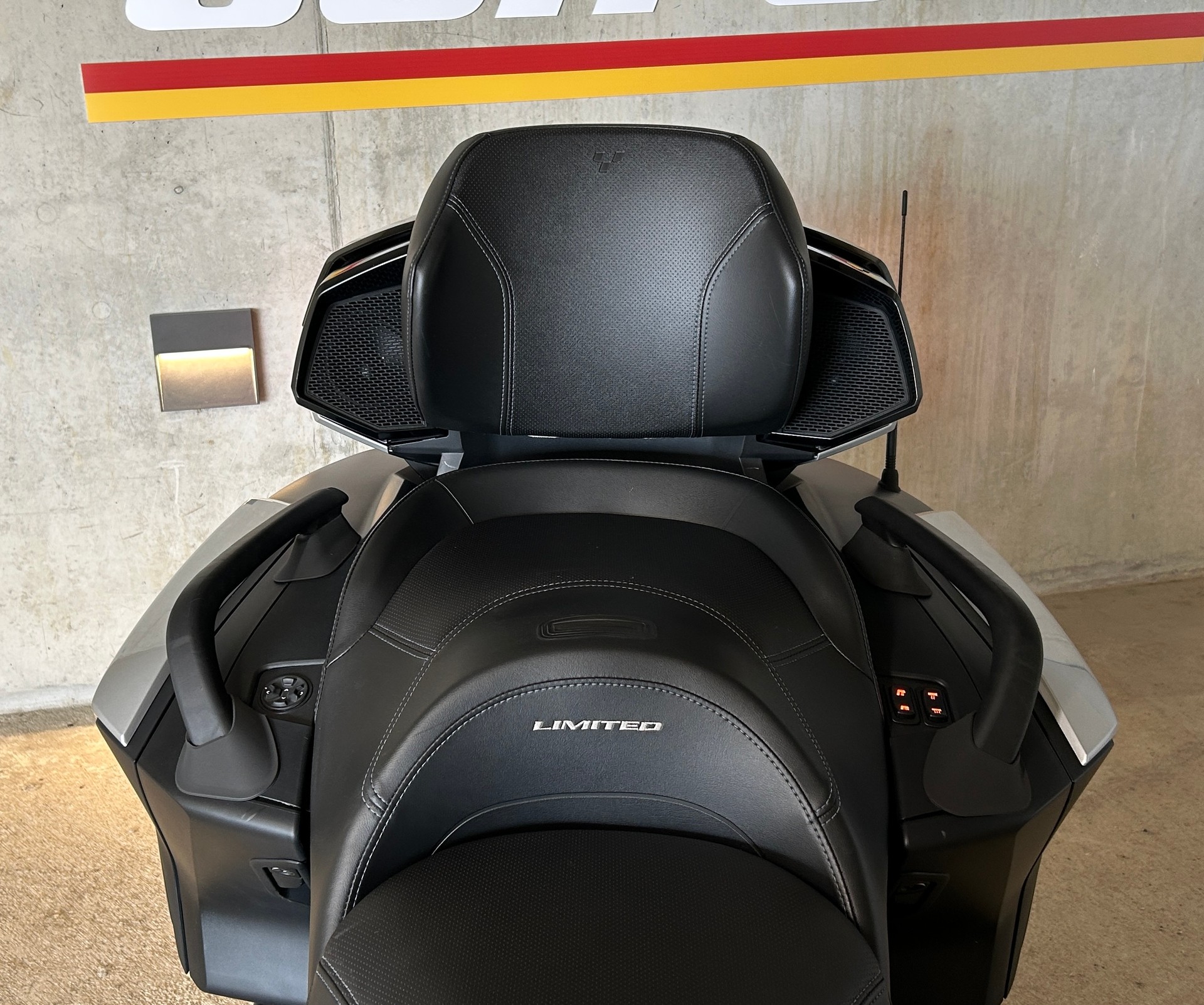 CAN-AM RT Limited-image-3