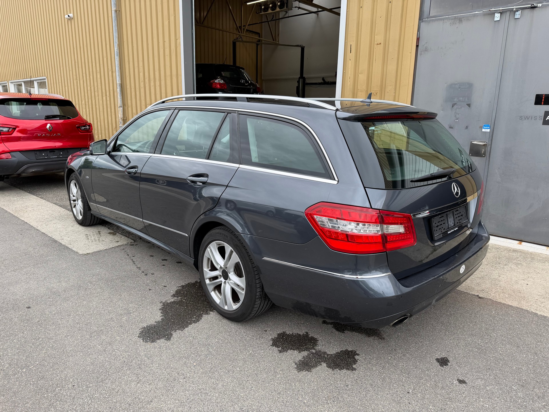 MERCEDES-BENZ E 200 CGI BlueEfficiency My Star Automatic-image-3