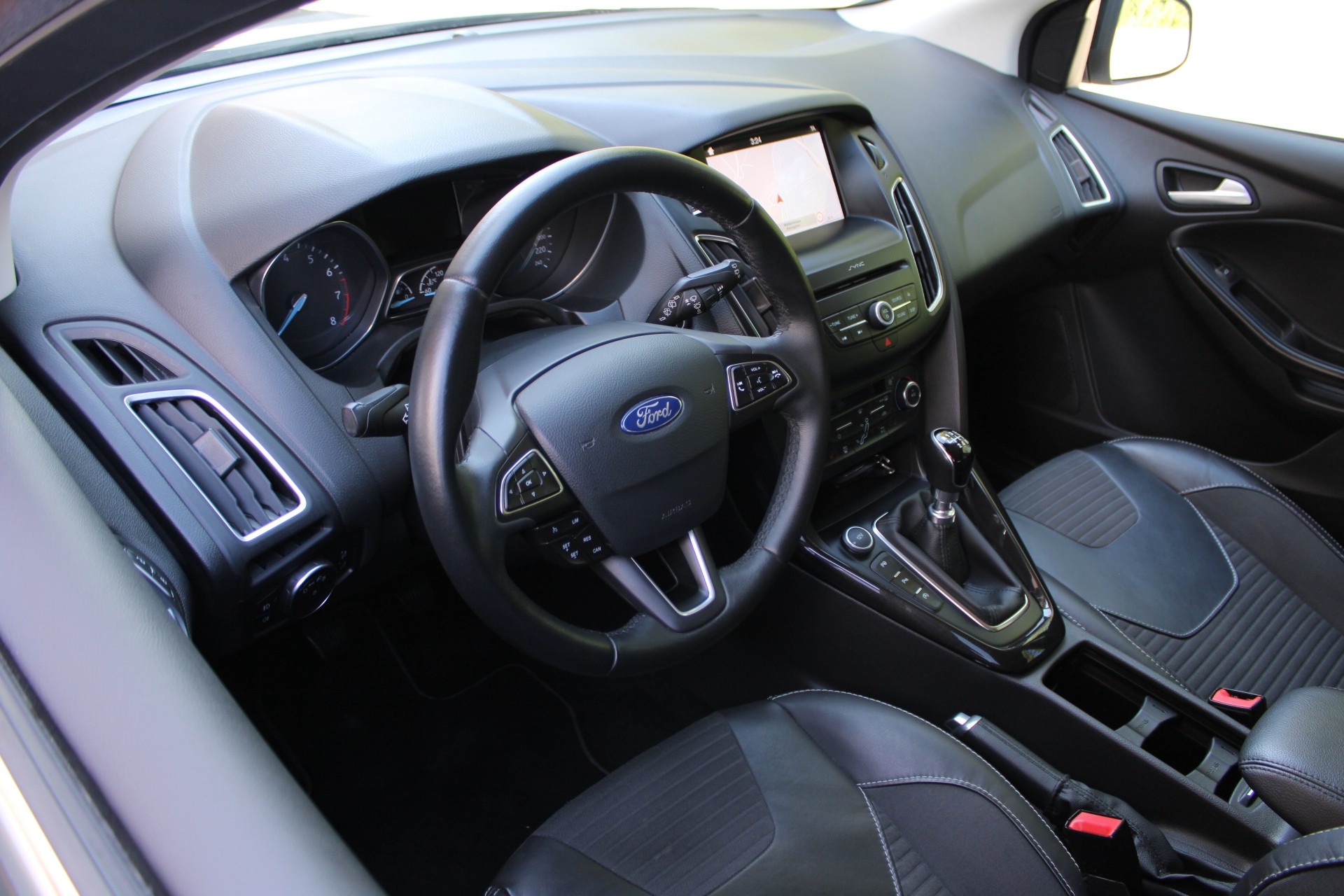 FORD Focus 1.5 SCTi Titanium X-image-4