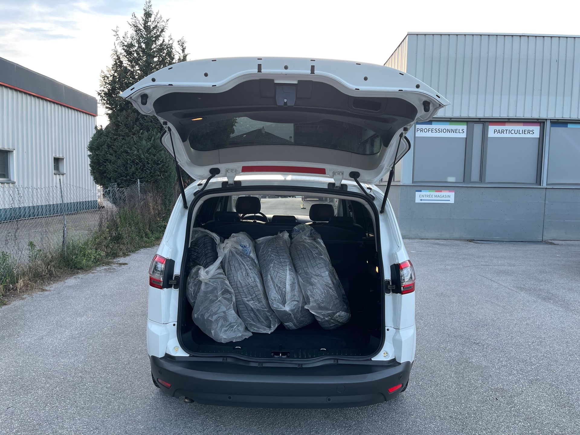 FORD S-Max 2.0 TDCi Titanium-image-9