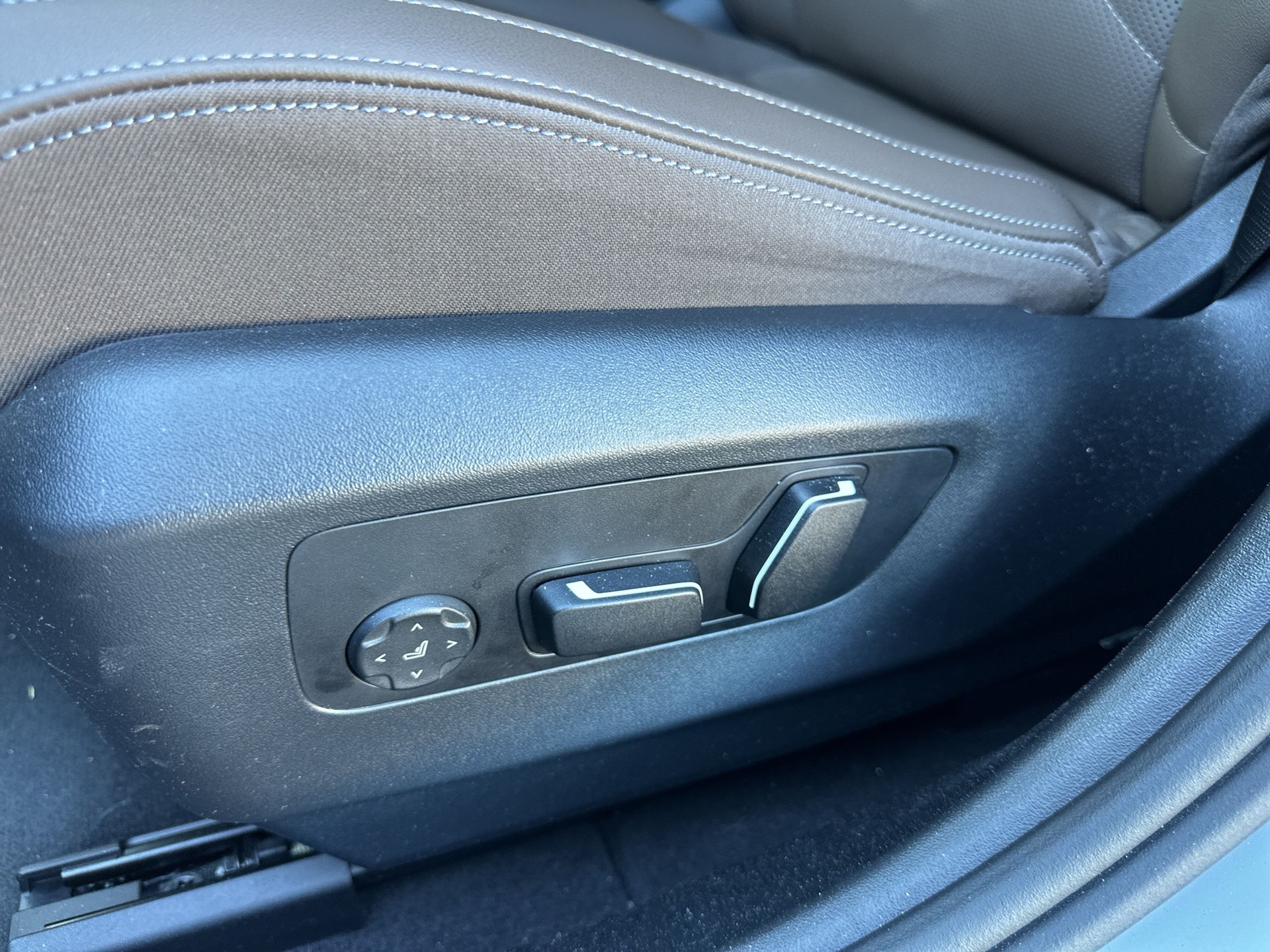 BMW i5 eDrive40 M Sport-image-17