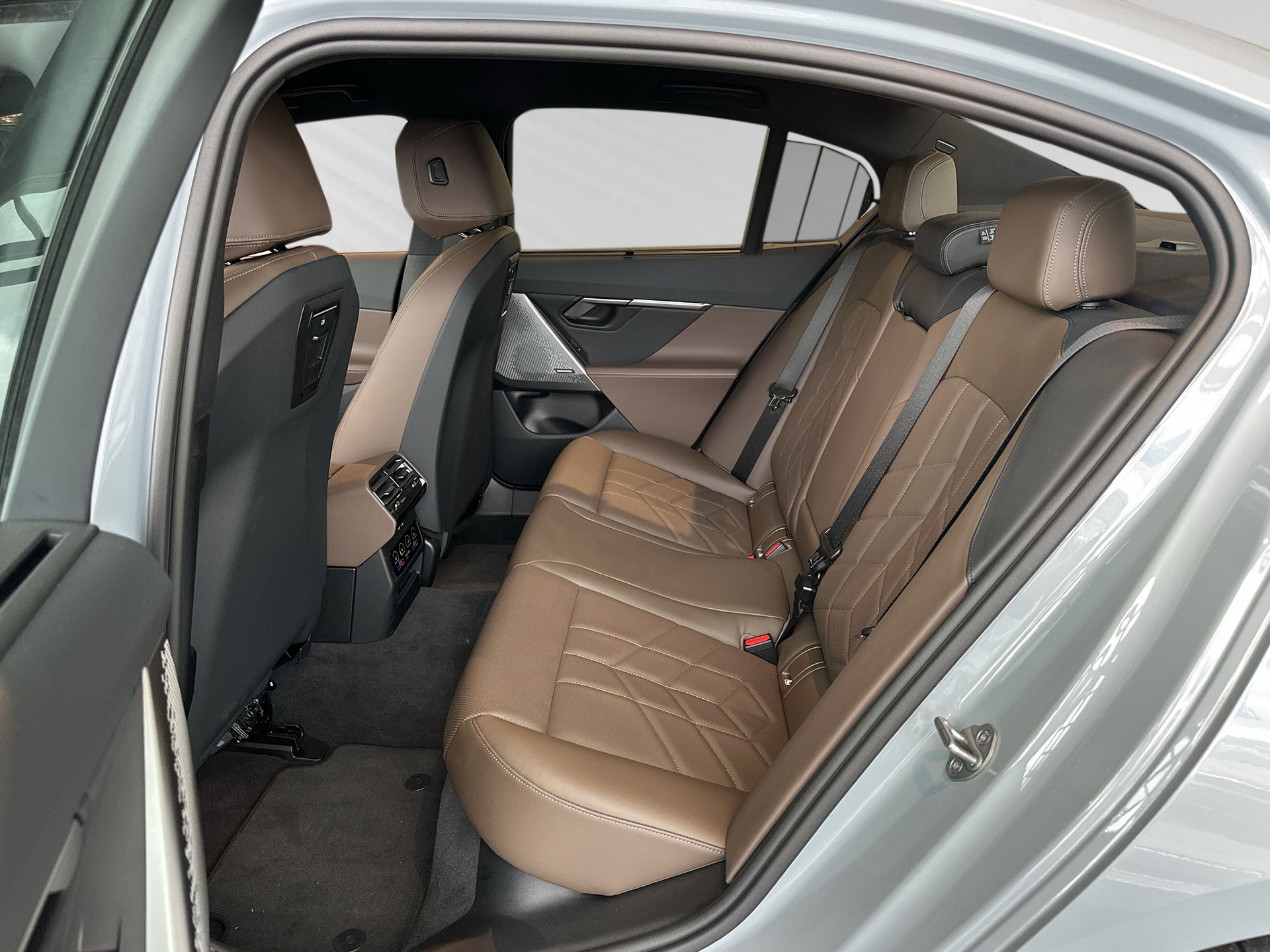 BMW i5 eDrive40 M Sport-image-3