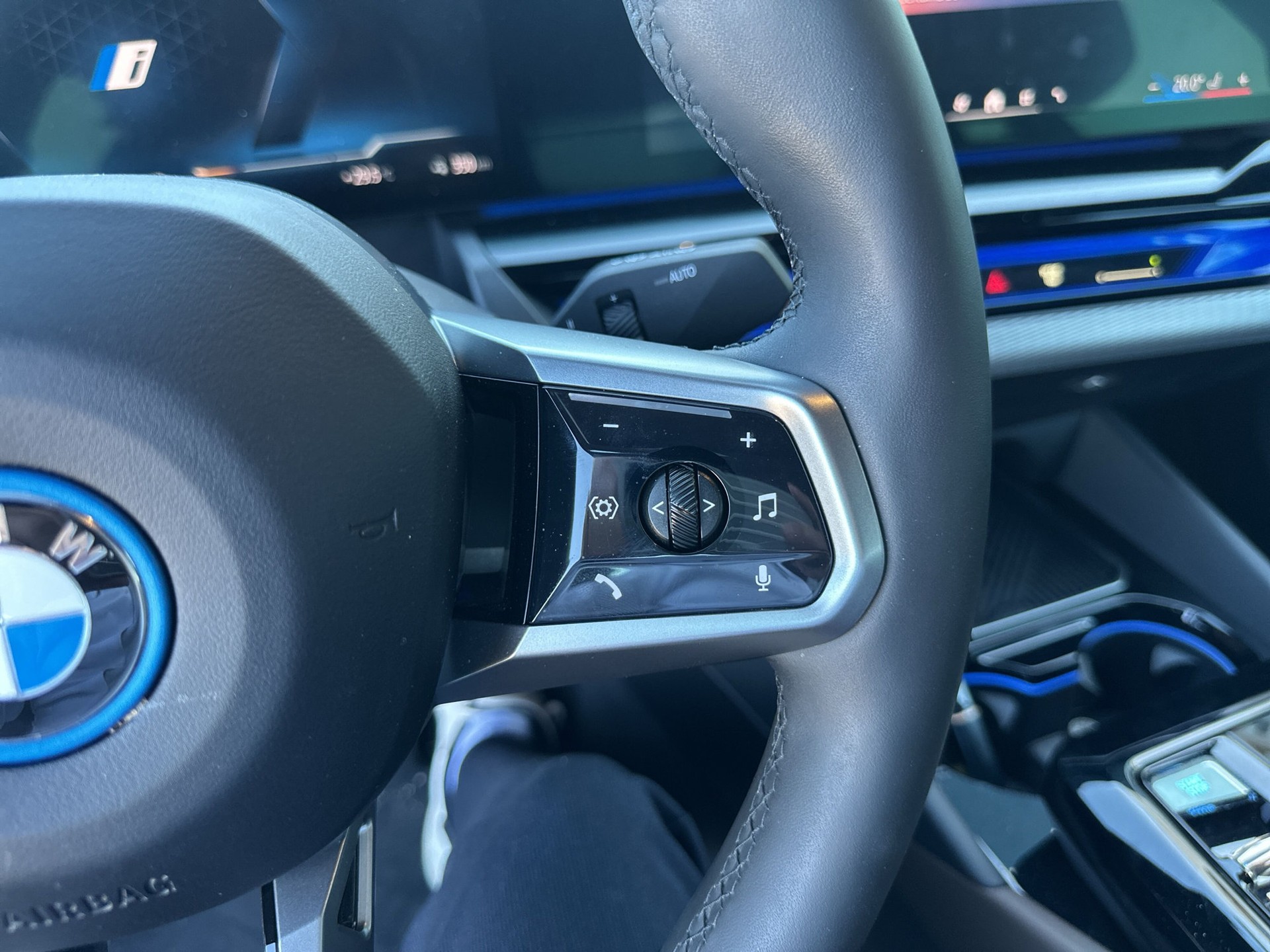 BMW i5 eDrive40 M Sport-image-15