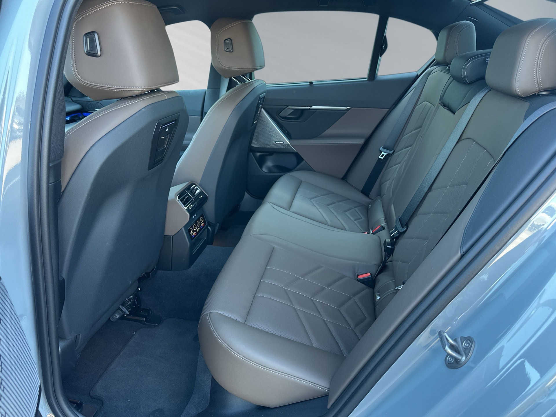BMW i5 eDrive40 M Sport-image-6