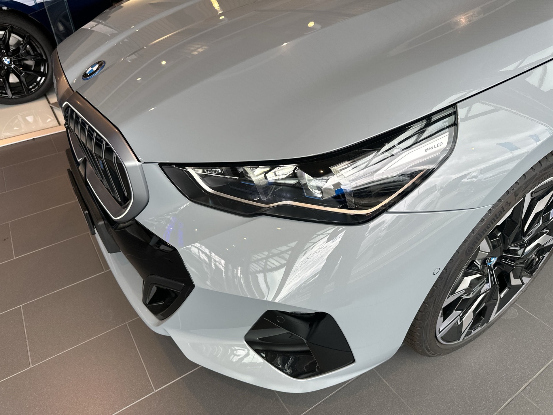 BMW i5 eDrive40 M Sport-image-0