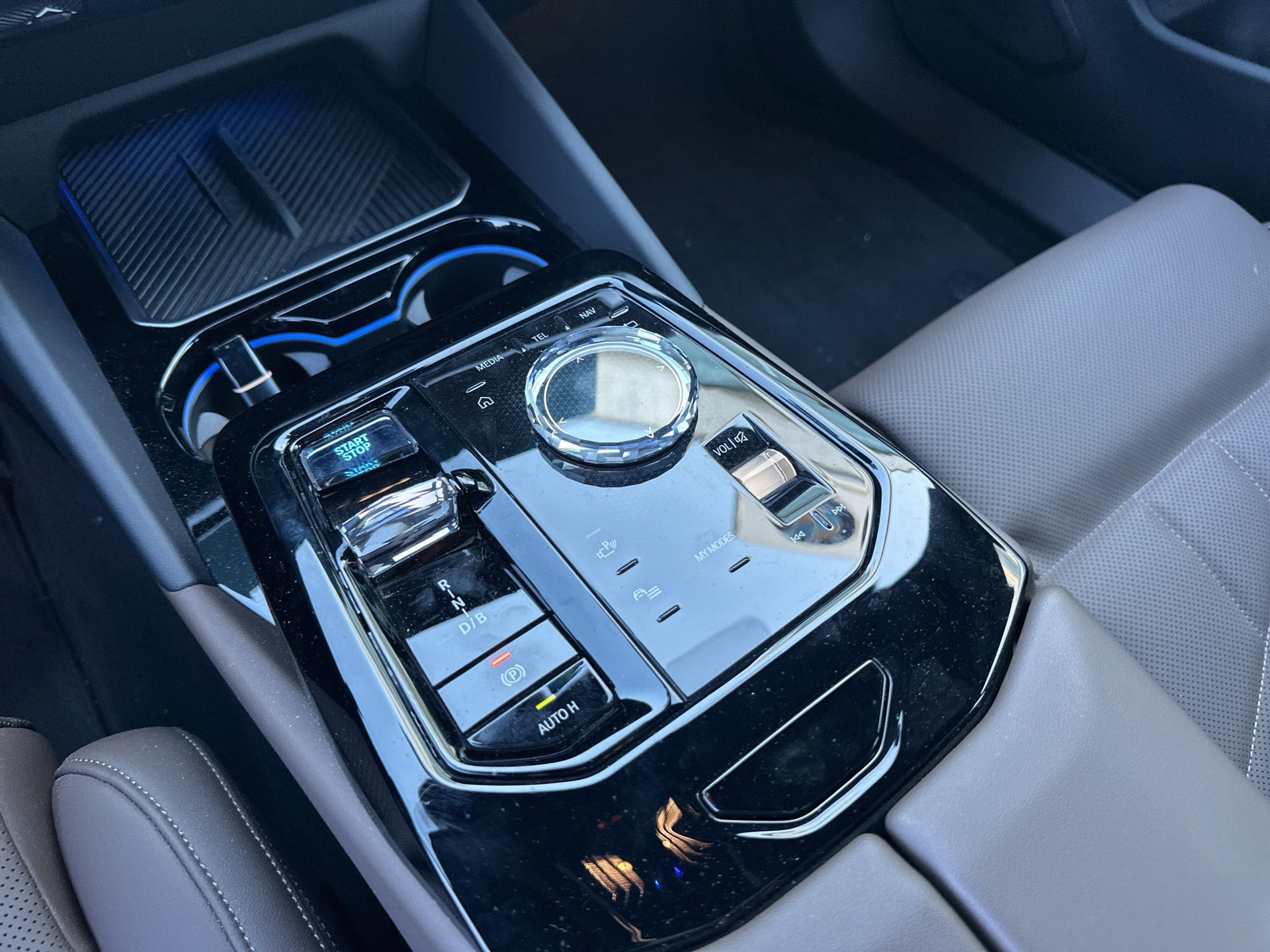BMW i5 eDrive40 M Sport-image-12