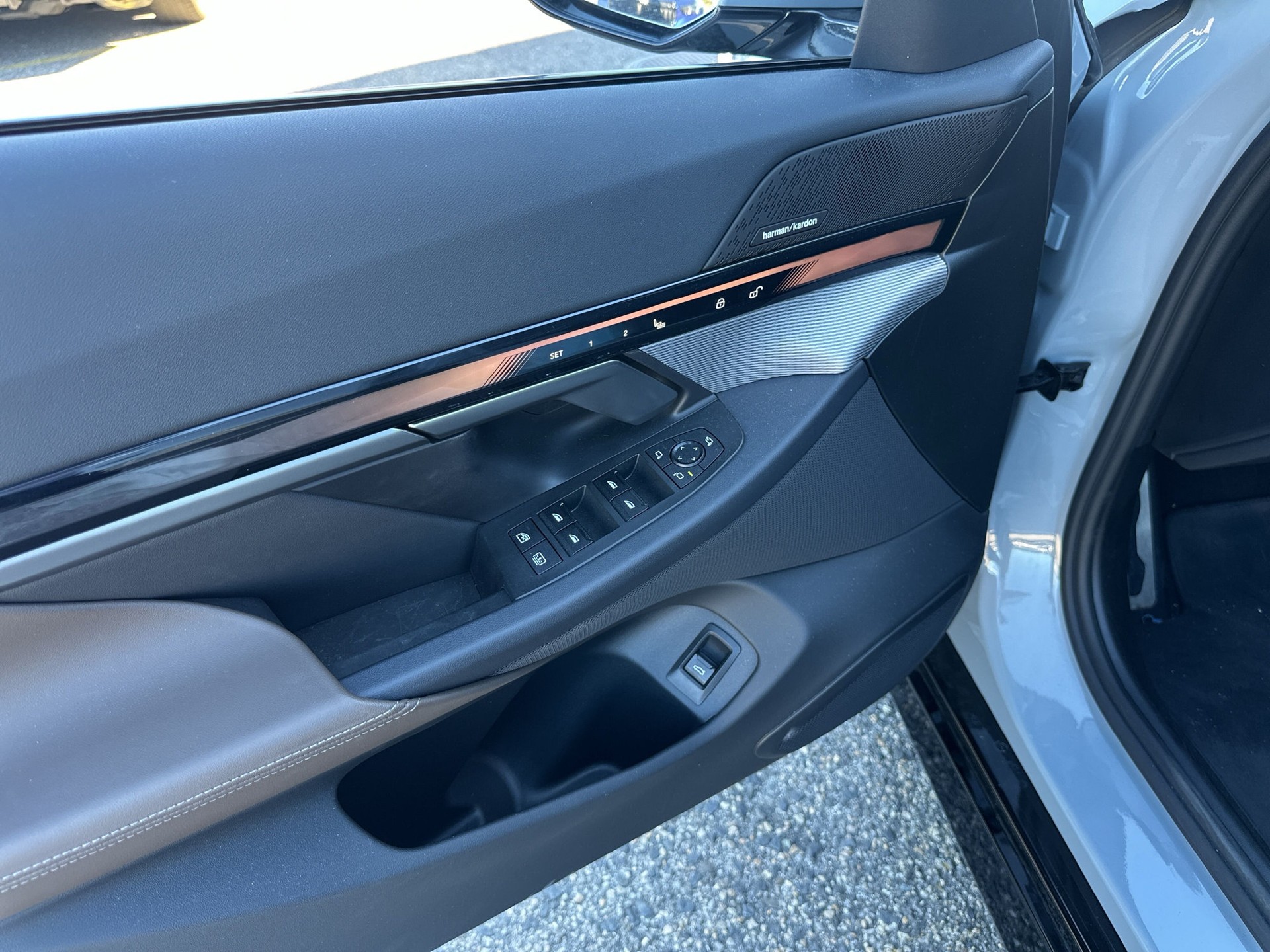 BMW i5 eDrive40 M Sport-image-16