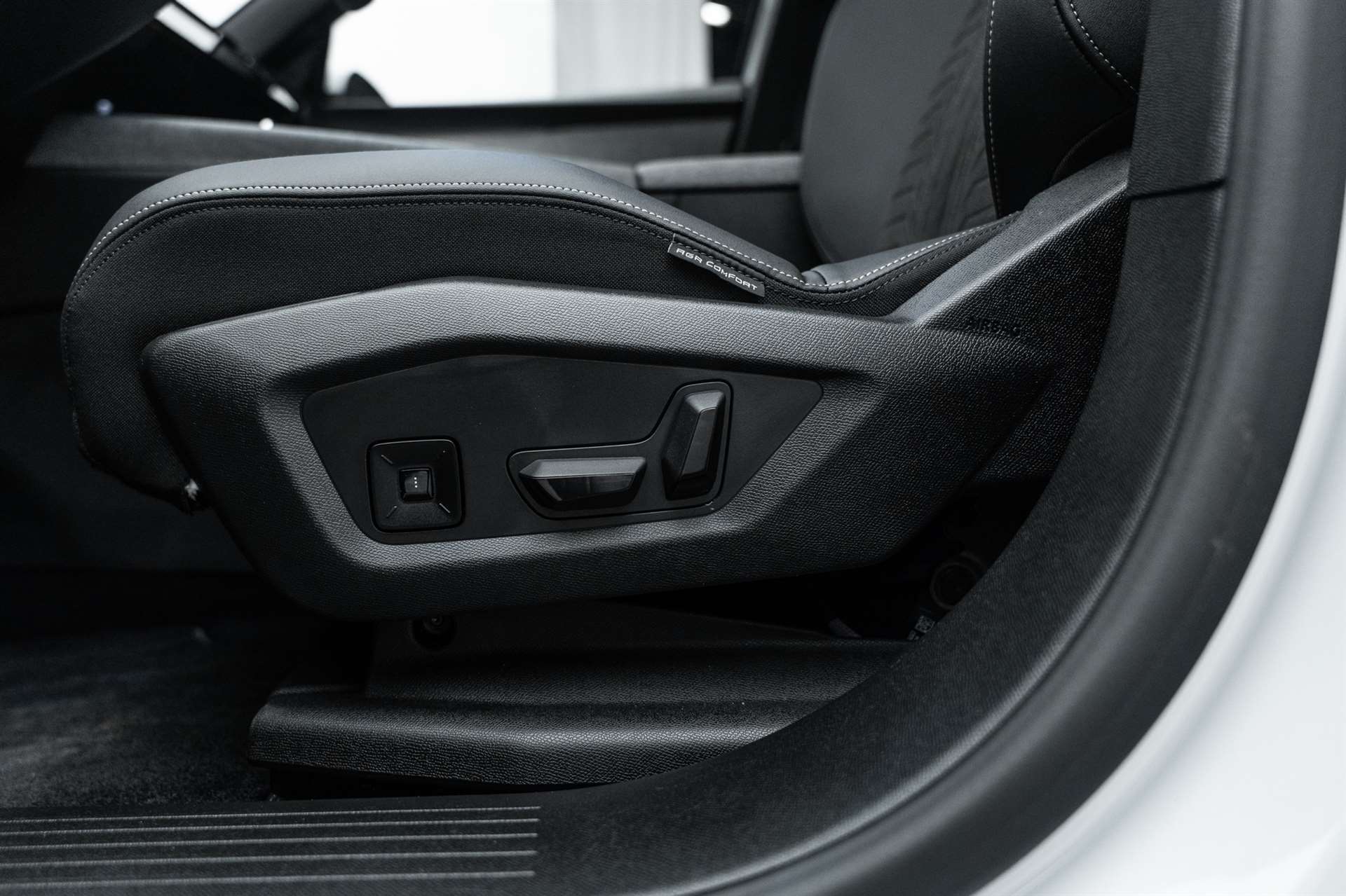 PEUGEOT 3008 145 e-DCS6 Hybrid GT Automat-image-14