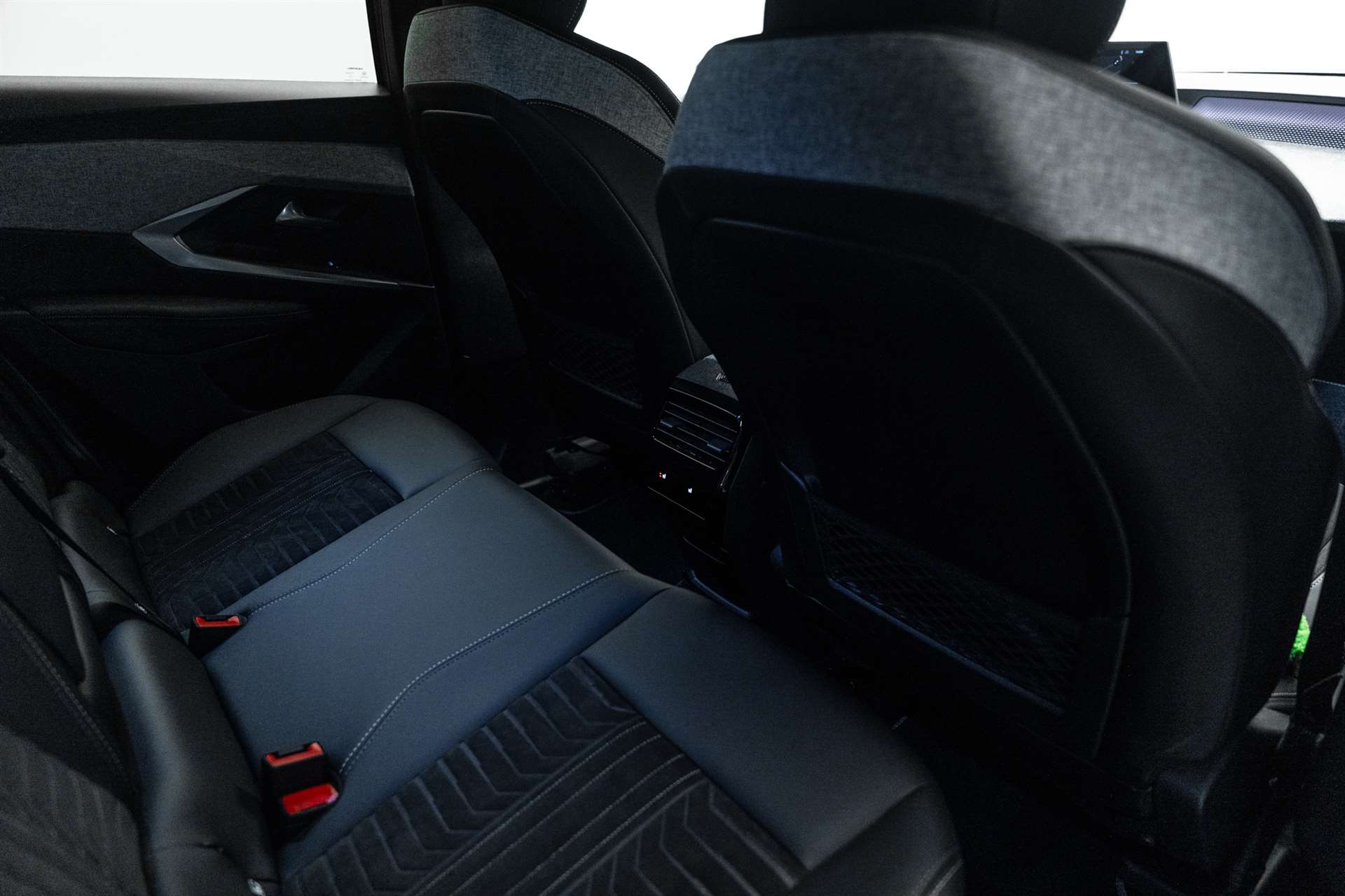 PEUGEOT 3008 145 e-DCS6 Hybrid GT Automat-image-12