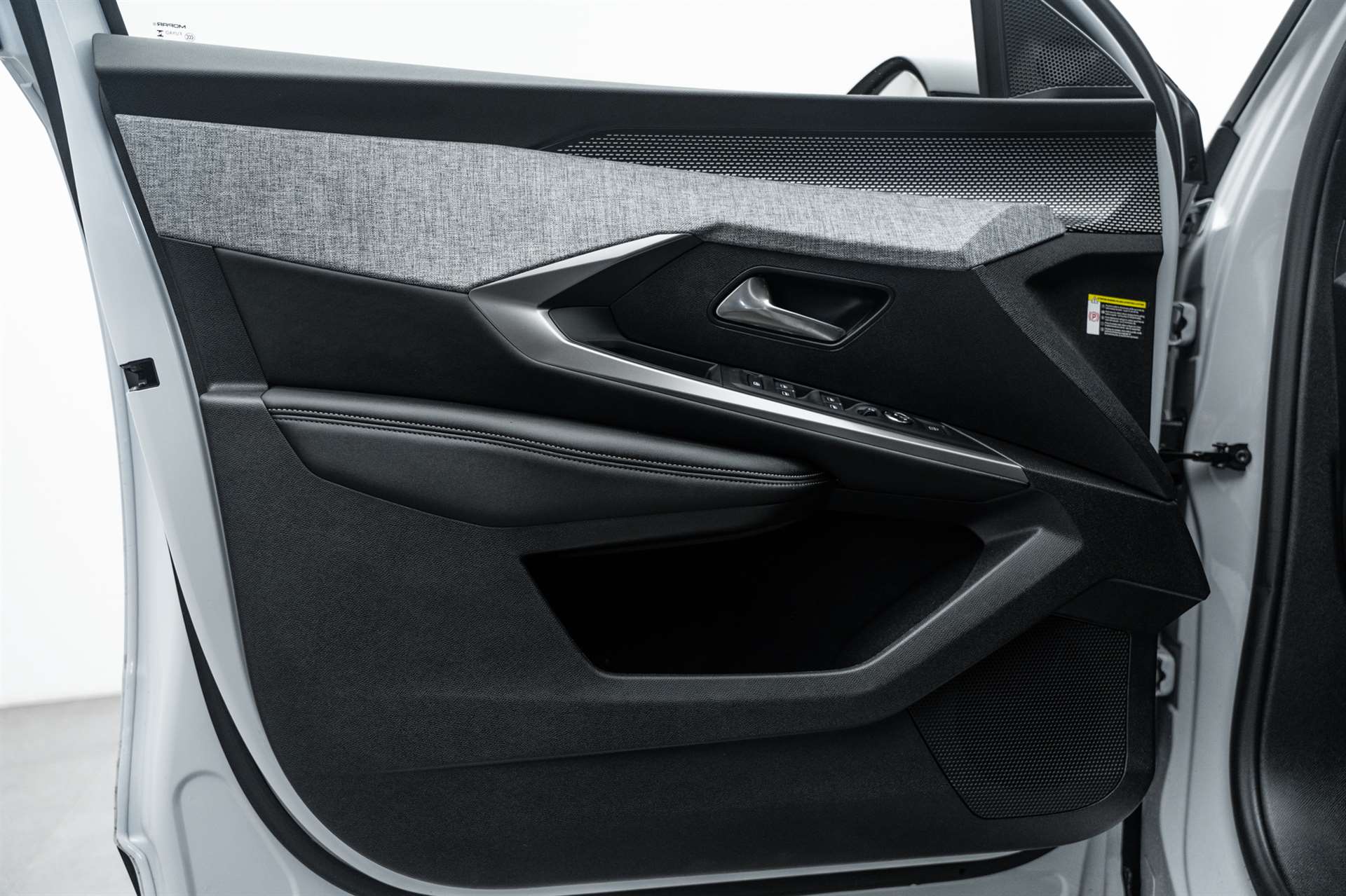 PEUGEOT 3008 145 e-DCS6 Hybrid GT Automat-image-6