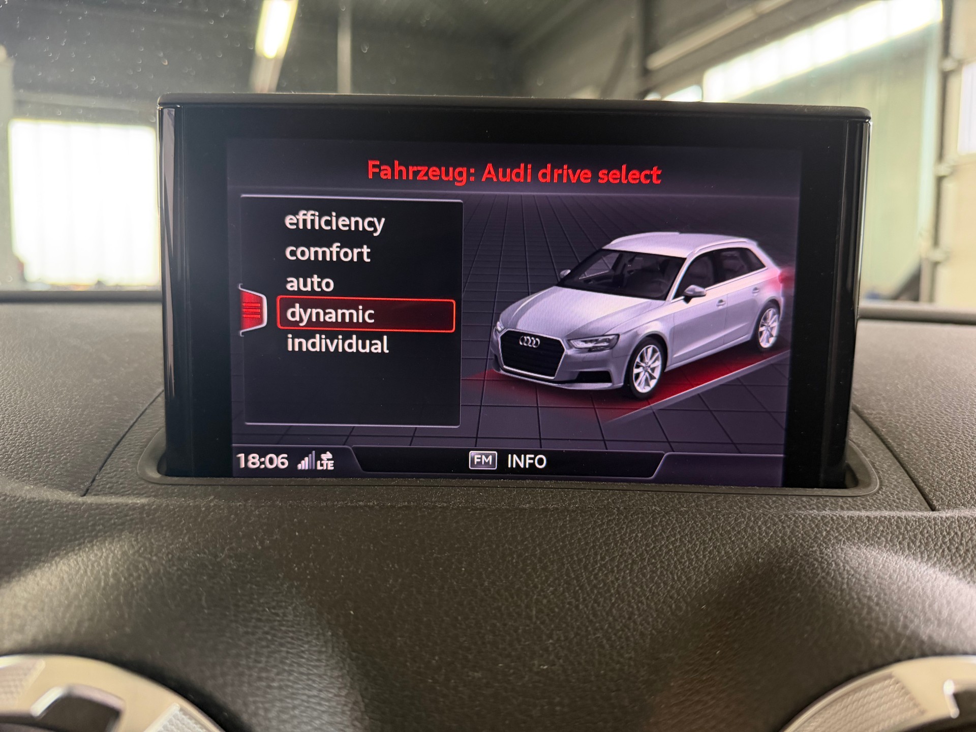 AUDI S3 Sportback 2.0 TFSI quattro S-tronic | Frisch MFK | Pano Dach | Bang & Olufsen-image-19