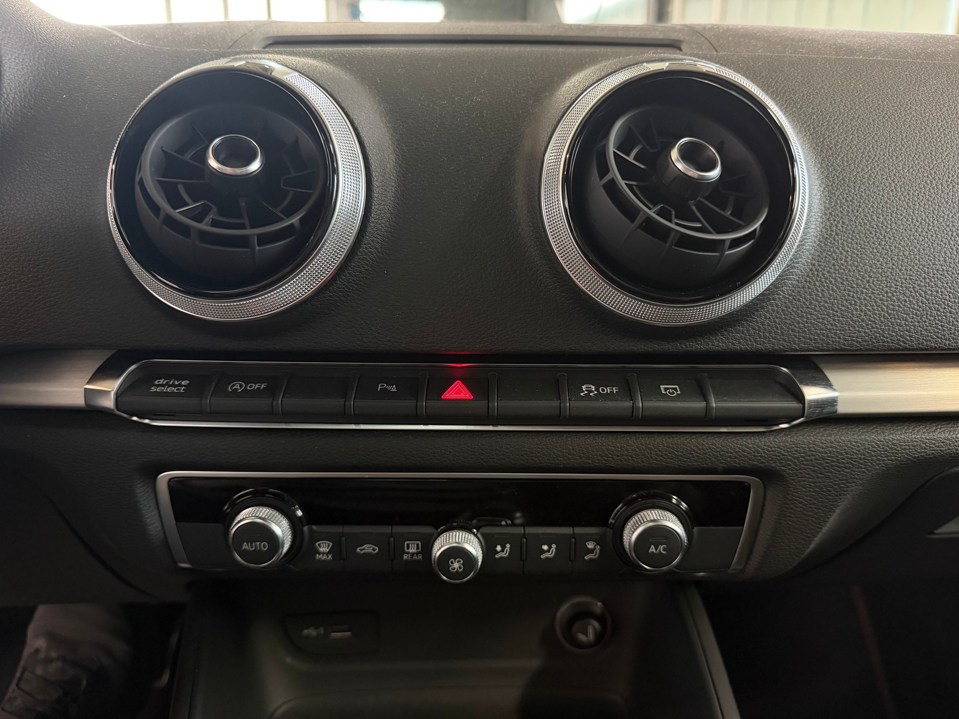 AUDI S3 Sportback 2.0 TFSI quattro S-tronic | Frisch MFK | Pano Dach | Bang & Olufsen-image-14