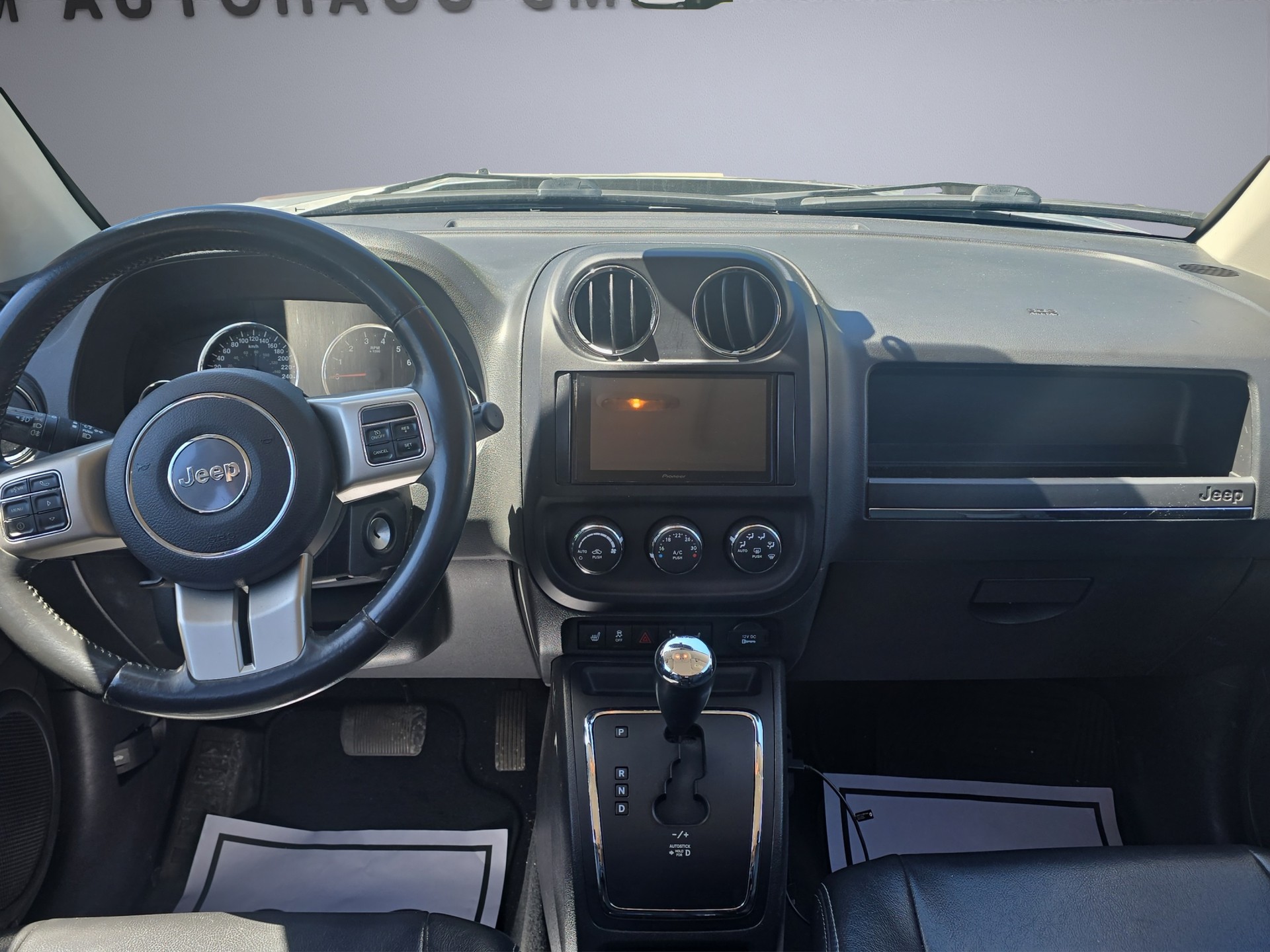 JEEP Compass 2.4 Limited CVT-image-11