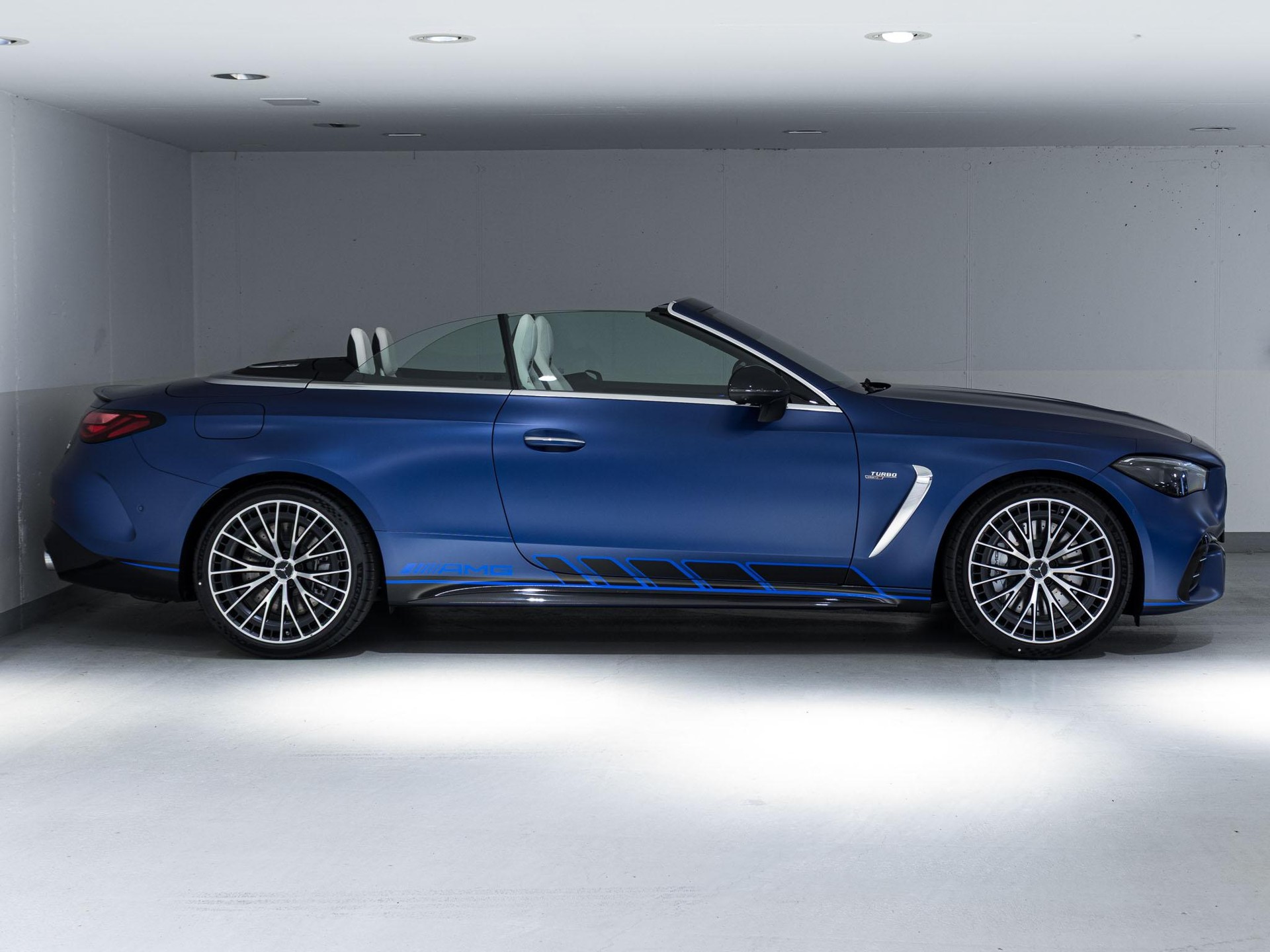 MERCEDES-BENZ CLE 53 AMG 4MATIC+ Cabriolet-image-1