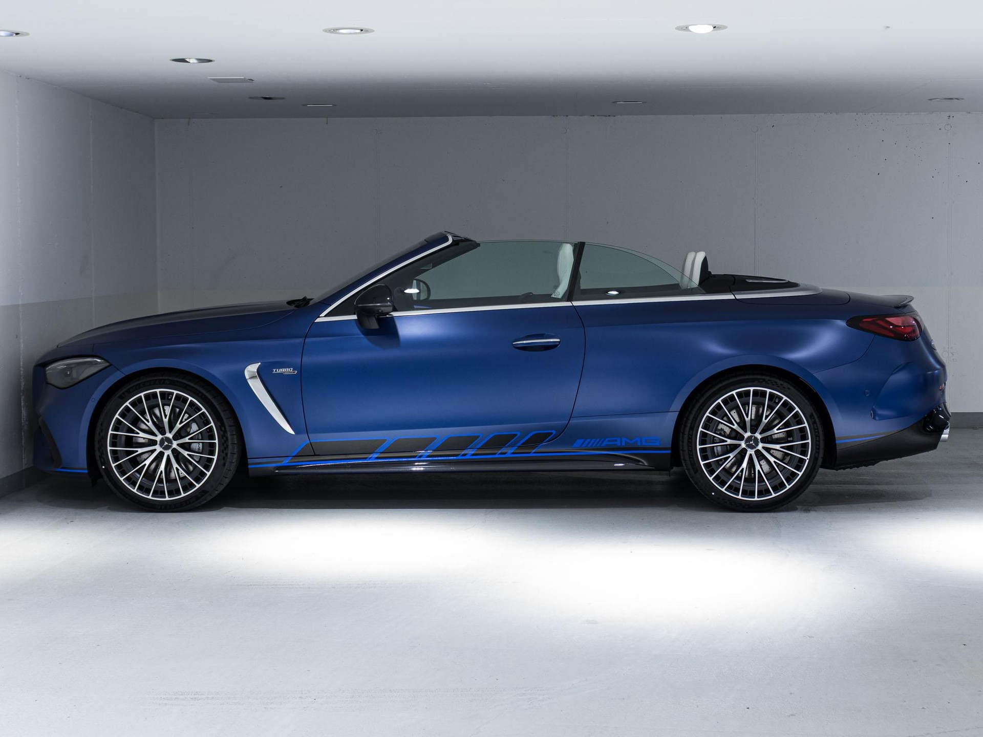 MERCEDES-BENZ CLE 53 AMG 4MATIC+ Cabriolet-image-4