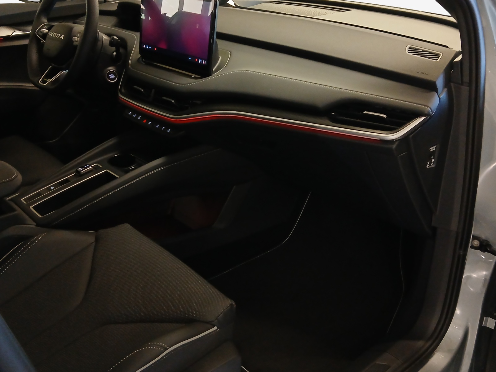 SKODA Enyaq 4x4 RS-image-13