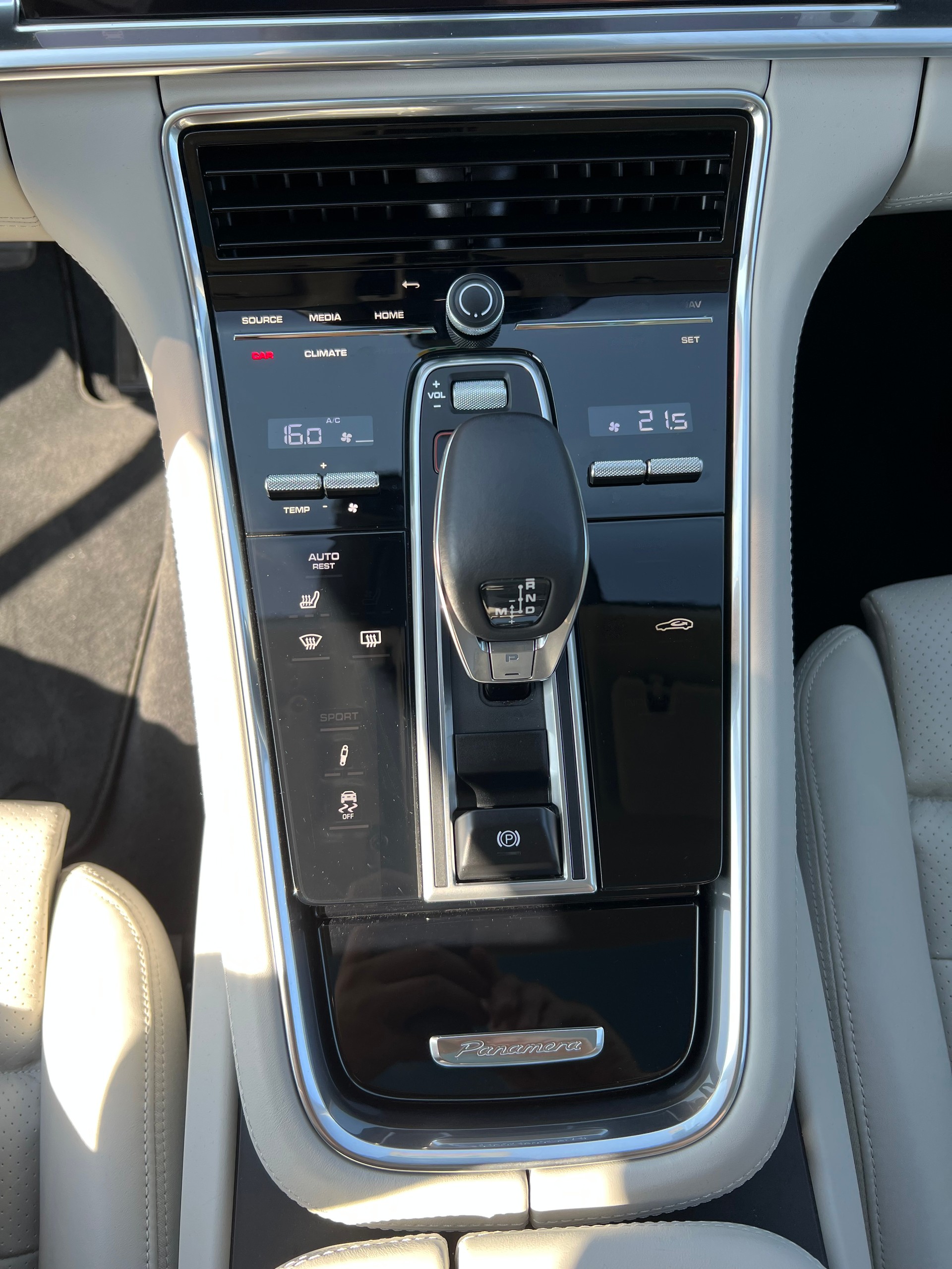 PORSCHE Panamera 4 Sport Turismo Platinum Edition PDK-image-25