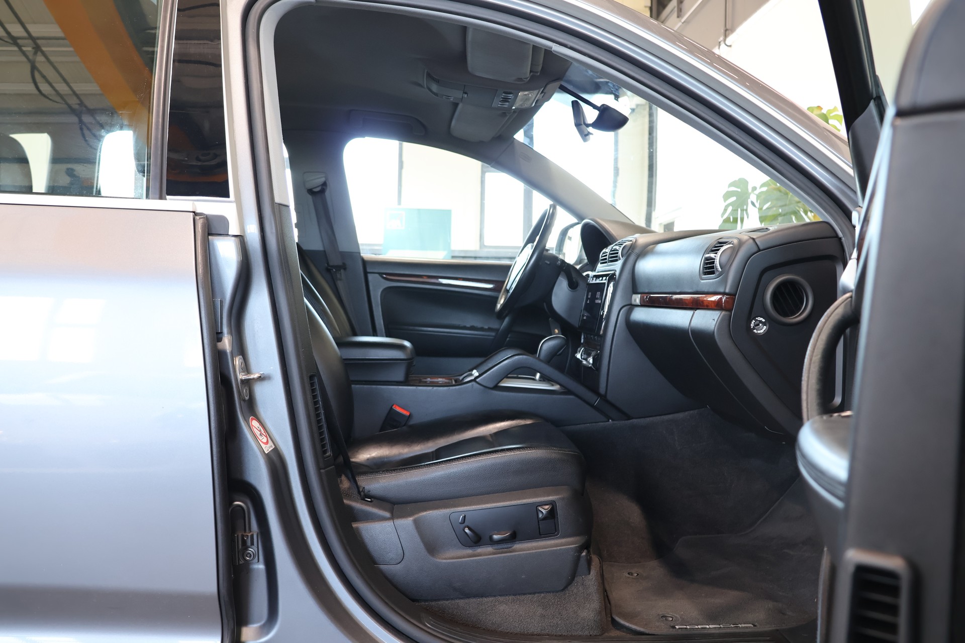 PORSCHE Cayenne-image-12