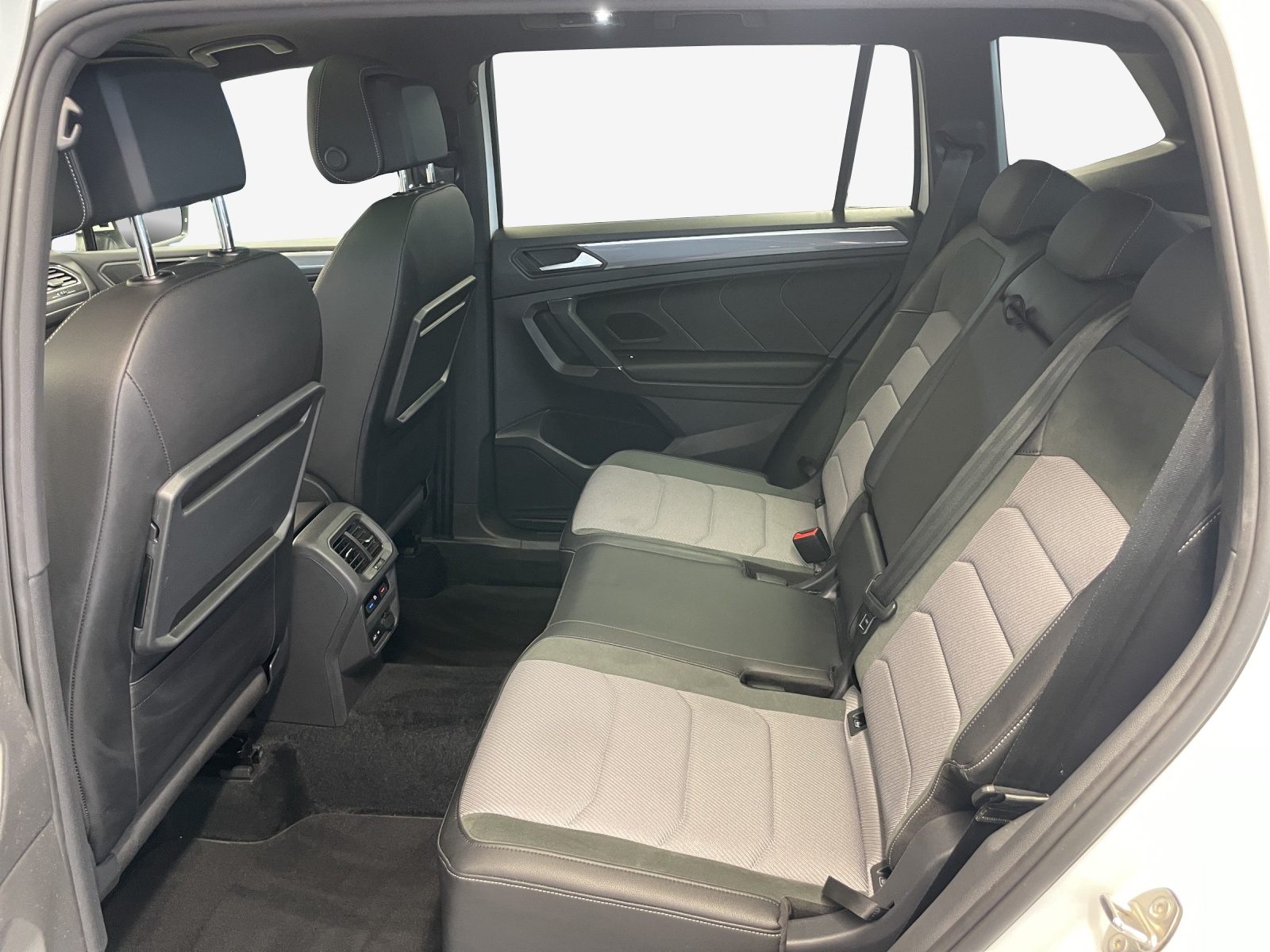 VW Tiguan Allspace 2.0TSI Highline 4Motion DSG-image-11