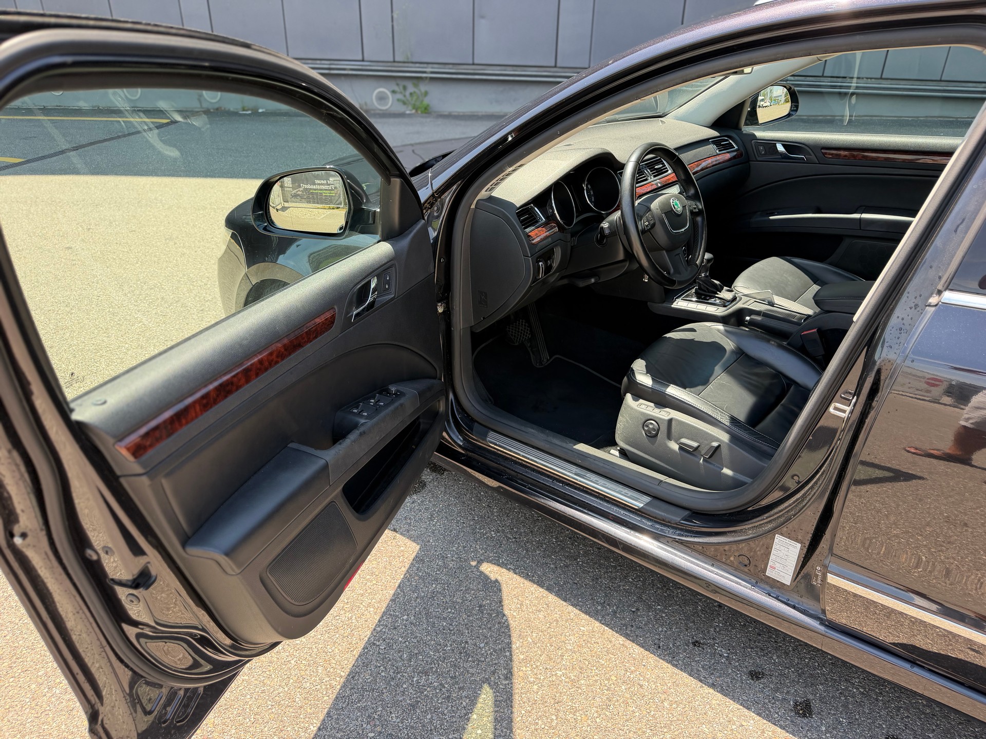 SKODA Superb Combi 3.6 FSI Elegance 4x4 DSG-image-15