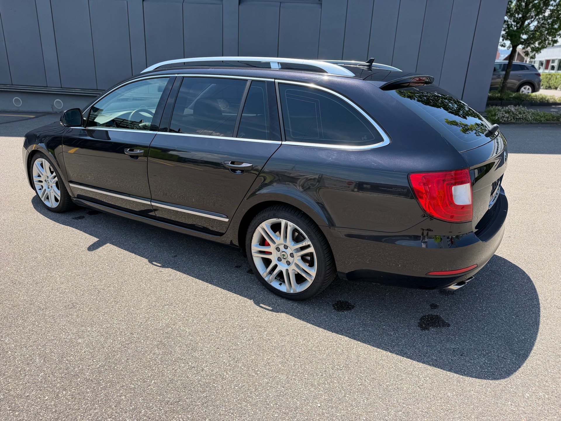 SKODA Superb Combi 3.6 FSI Elegance 4x4 DSG-image-7