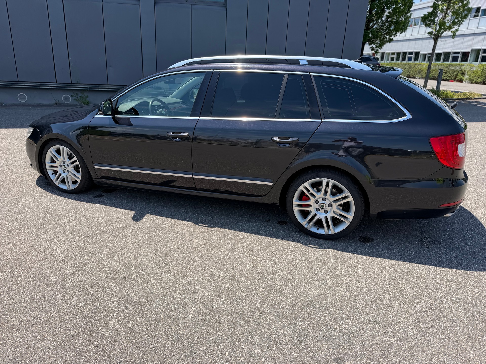 SKODA Superb Combi 3.6 FSI Elegance 4x4 DSG-image-8