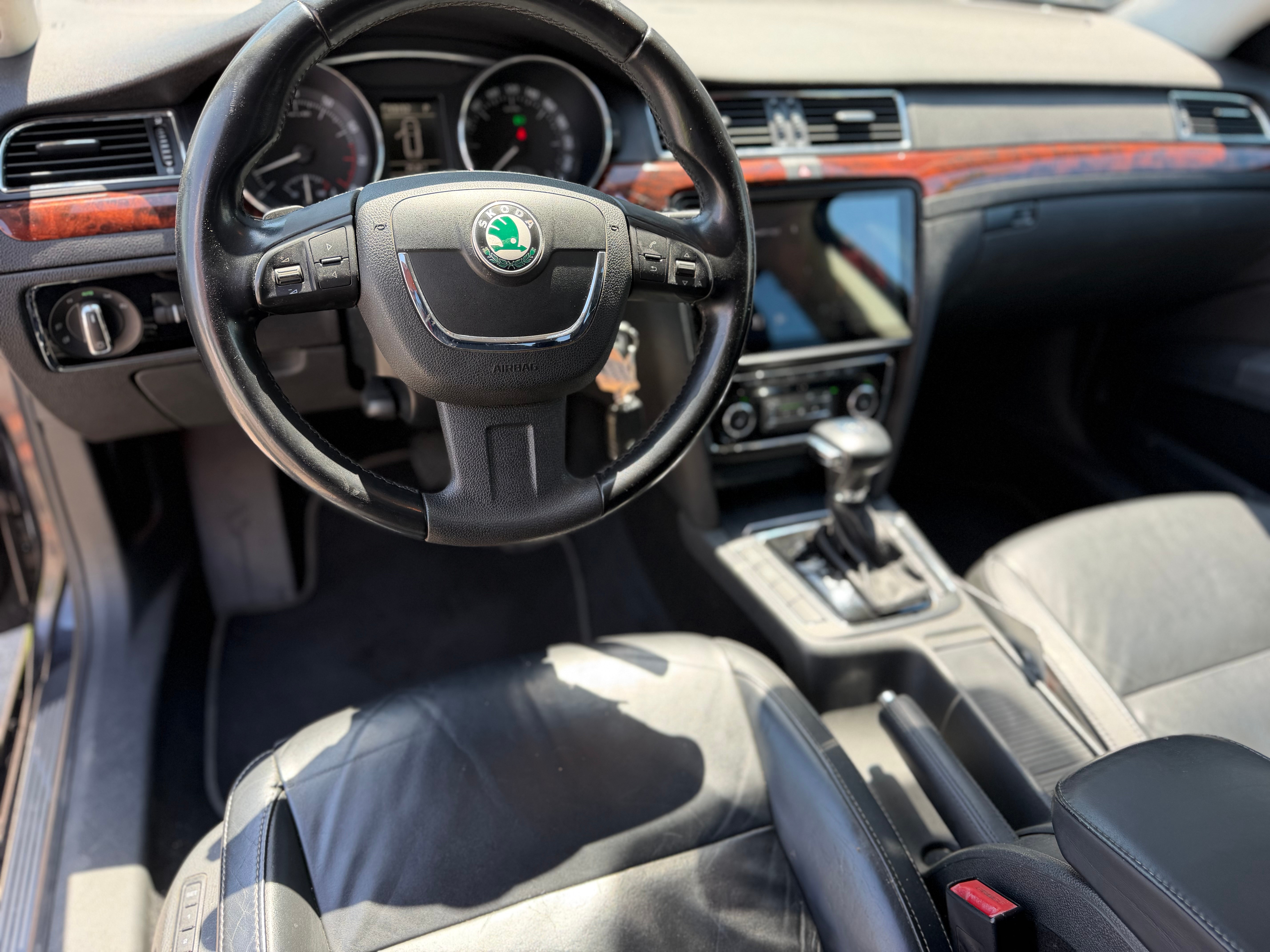 SKODA Superb Combi 3.6 FSI Elegance 4x4 DSG — slika 17