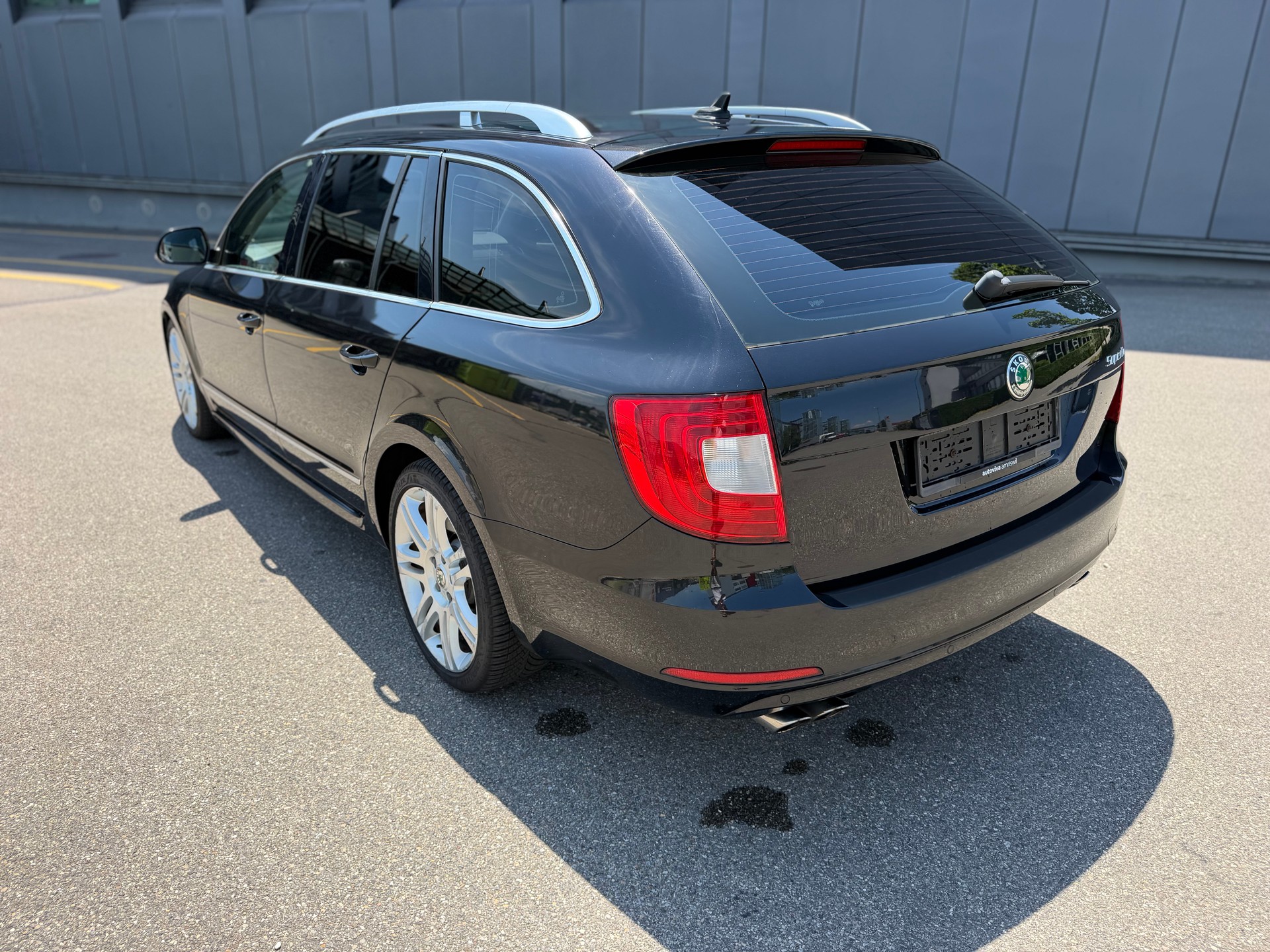 SKODA Superb Combi 3.6 FSI Elegance 4x4 DSG-image-6