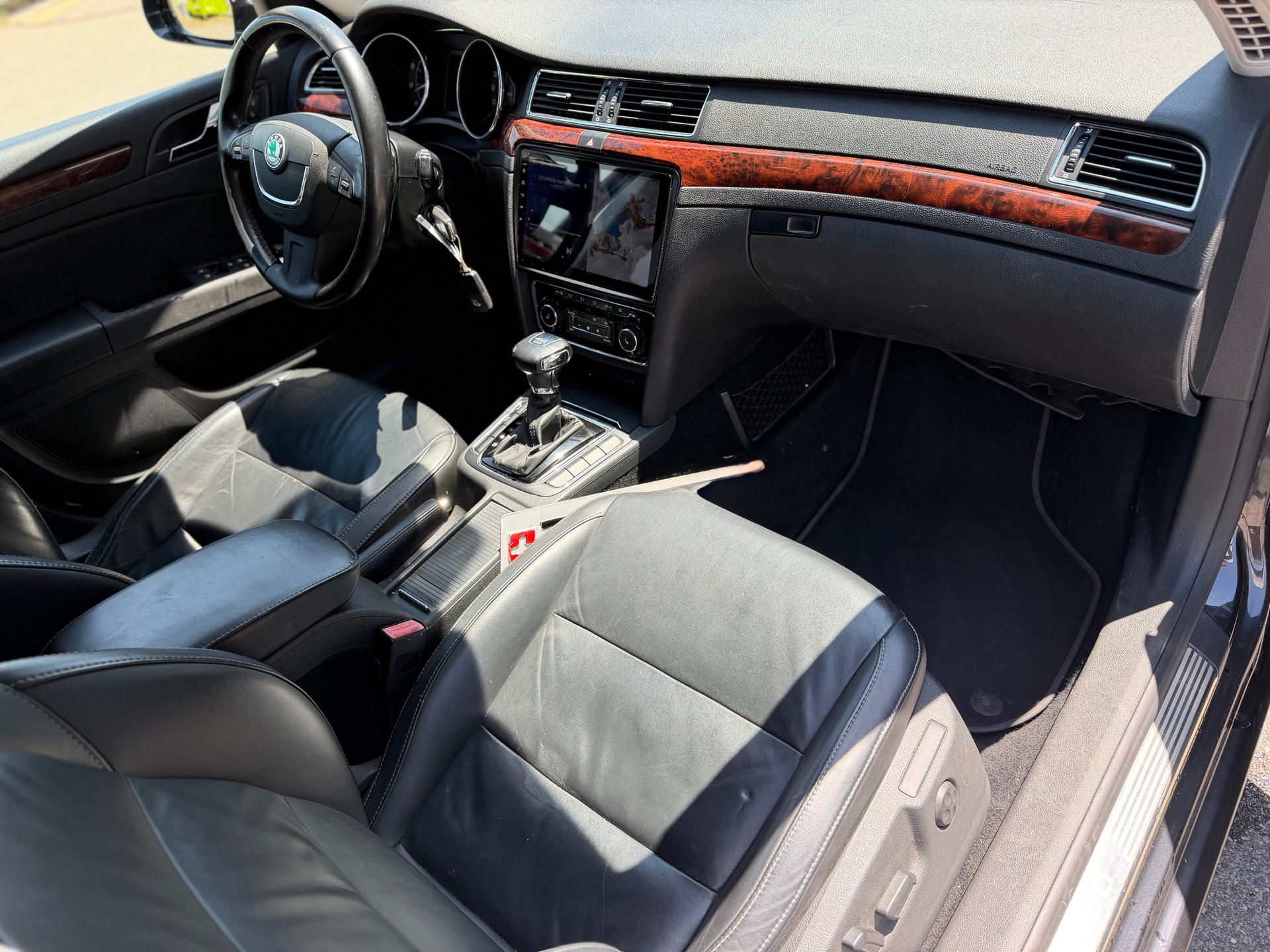 SKODA Superb Combi 3.6 FSI Elegance 4x4 DSG-image-13