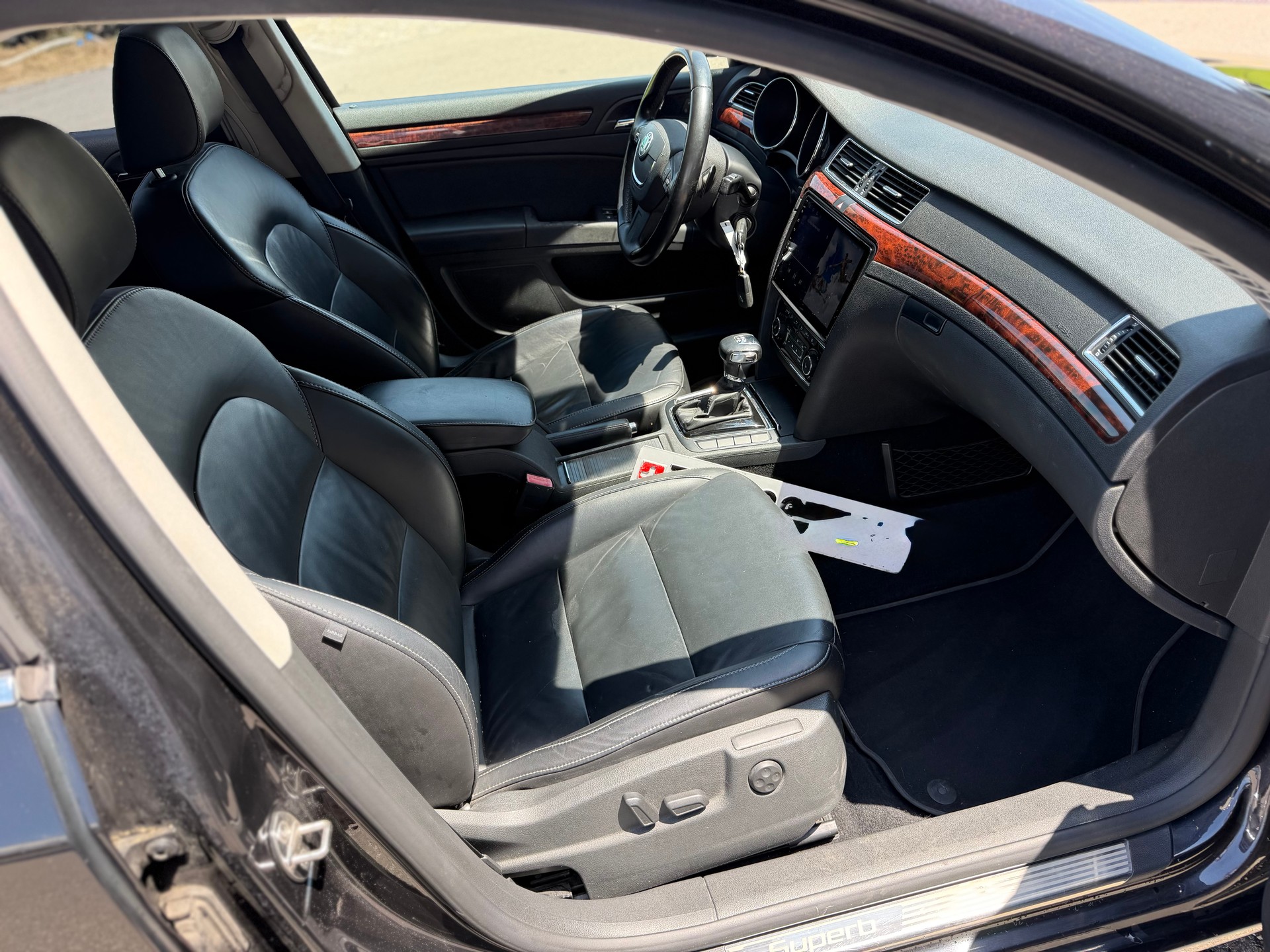 SKODA Superb Combi 3.6 FSI Elegance 4x4 DSG-image-14