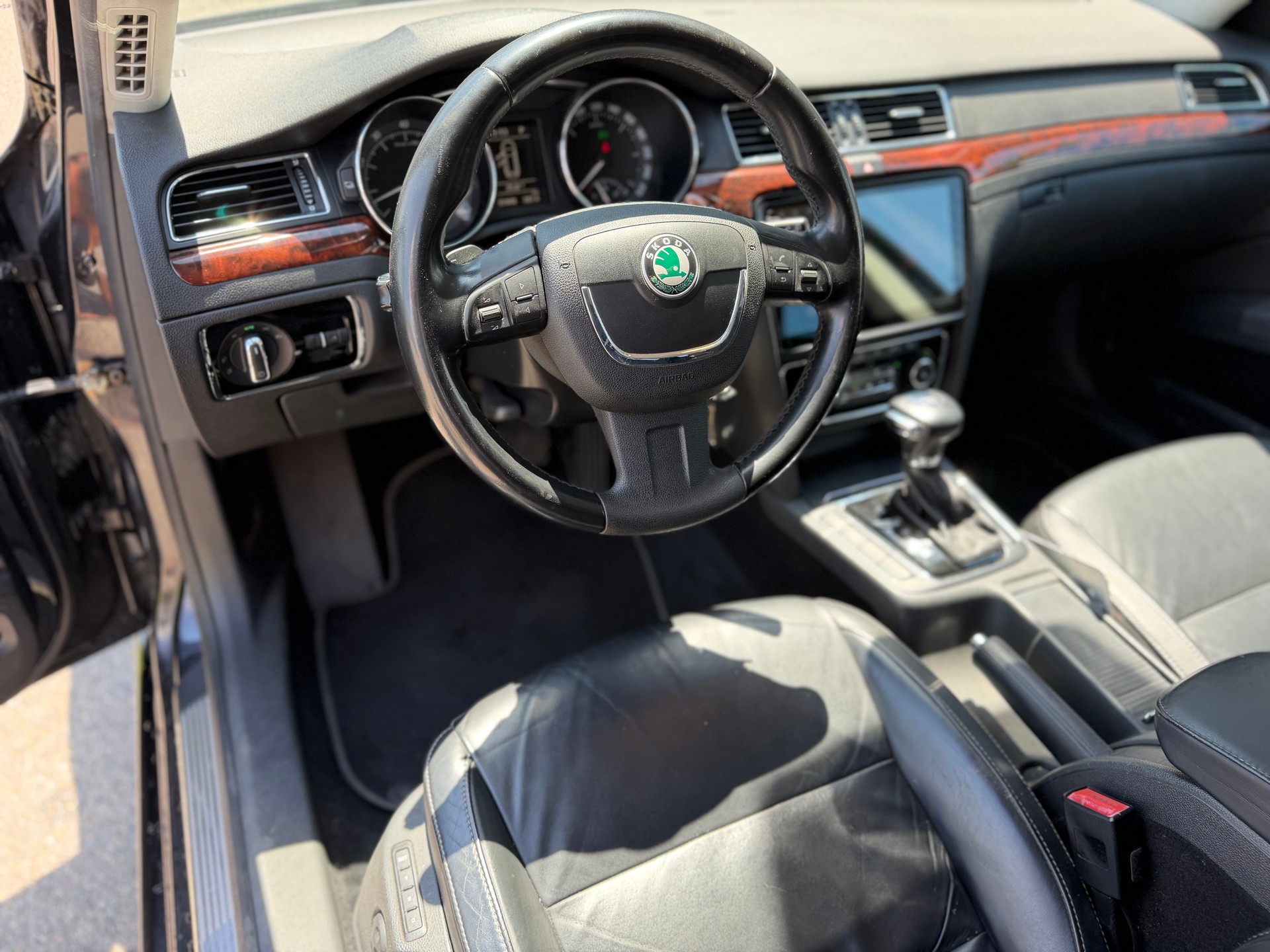 SKODA Superb Combi 3.6 FSI Elegance 4x4 DSG-image-20