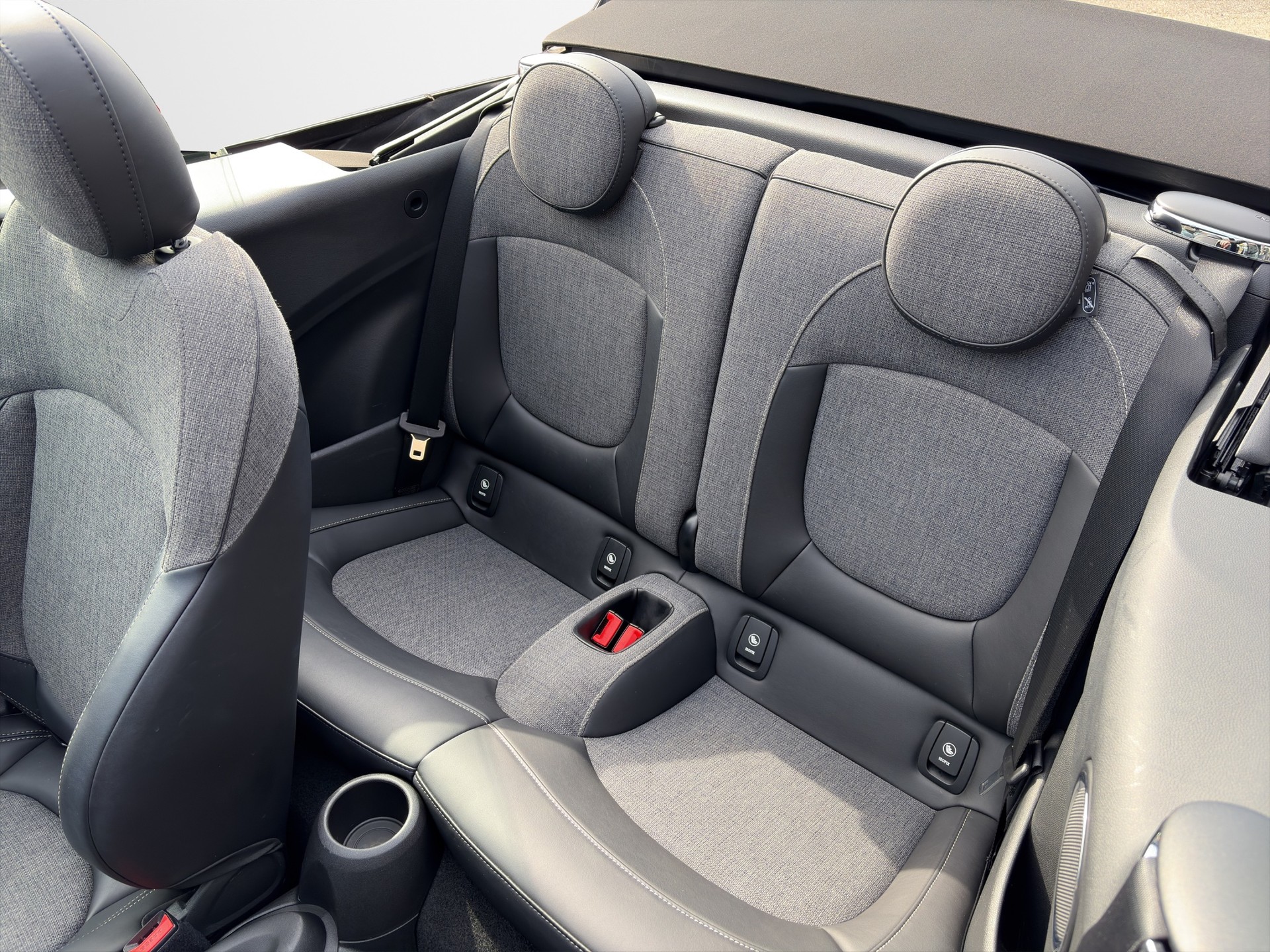 MINI Cooper Cabriolet Steptronic-image-13
