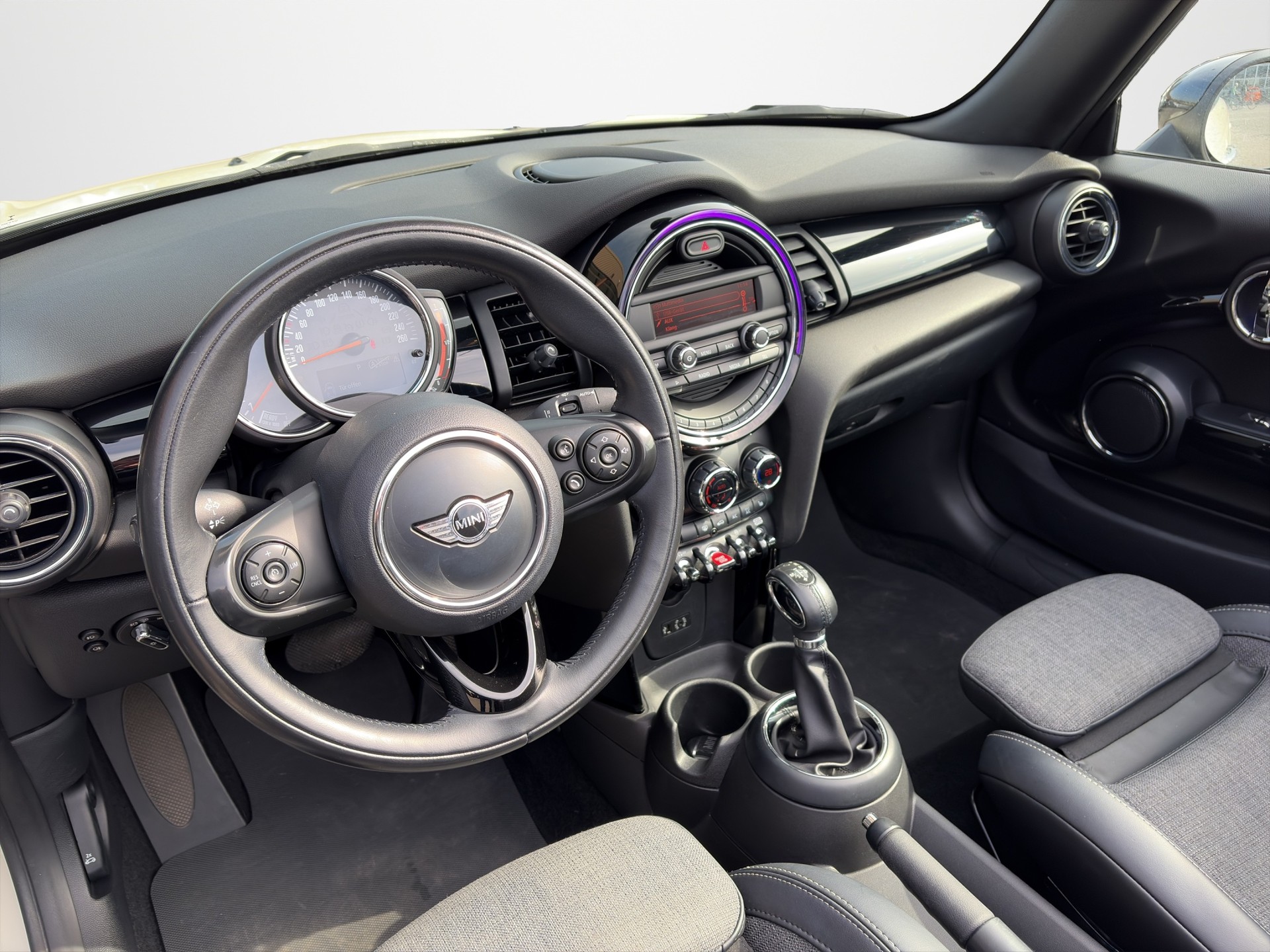 MINI Cooper Cabriolet Steptronic-image-12