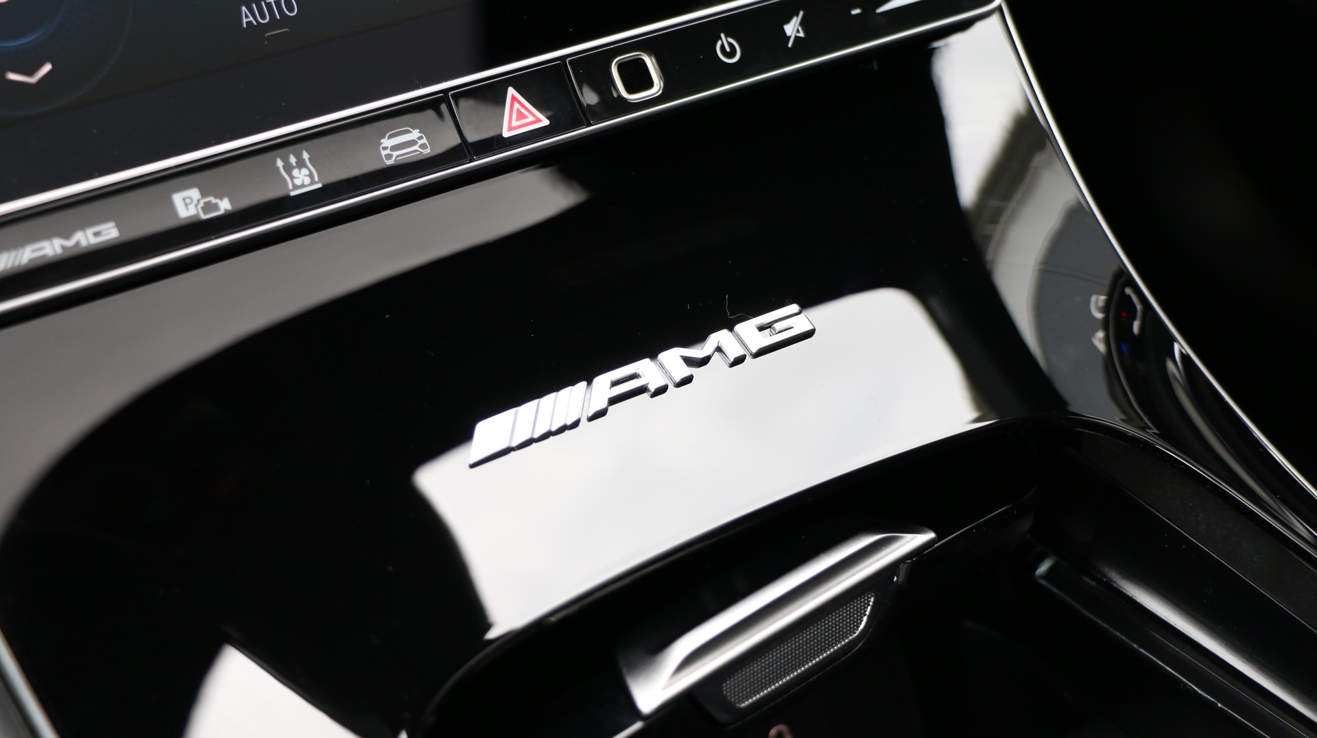 MERCEDES-BENZ AMG GLC 53 4MATIC+-image-16