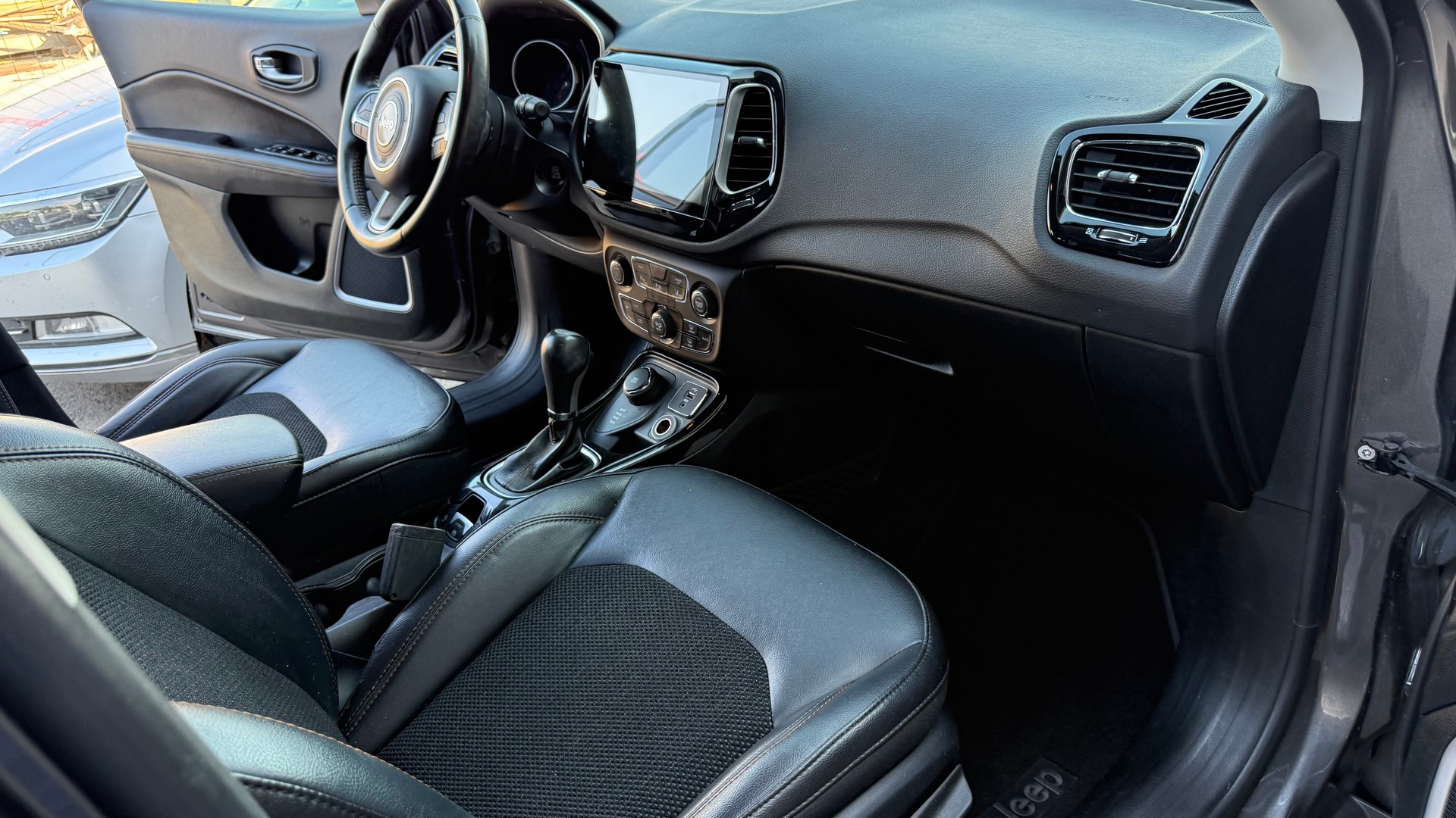 JEEP Compass 1.4 Turbo Limited AWD 9ATX-image-7