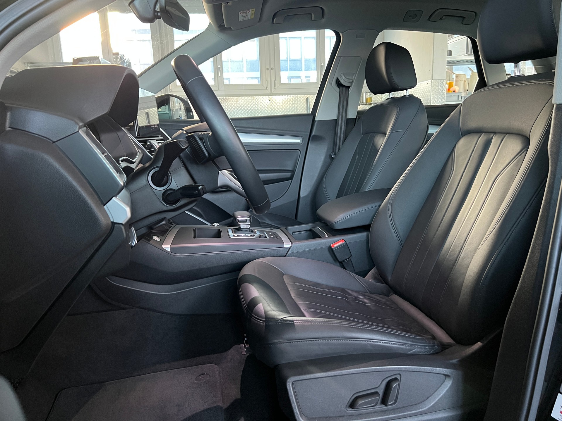 AUDI Q5 50 TFSI e PHEV quattro S-tronic-image-5