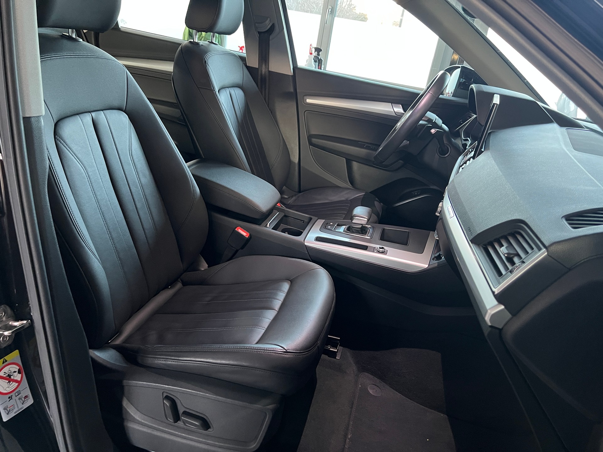 AUDI Q5 50 TFSI e PHEV quattro S-tronic-image-6