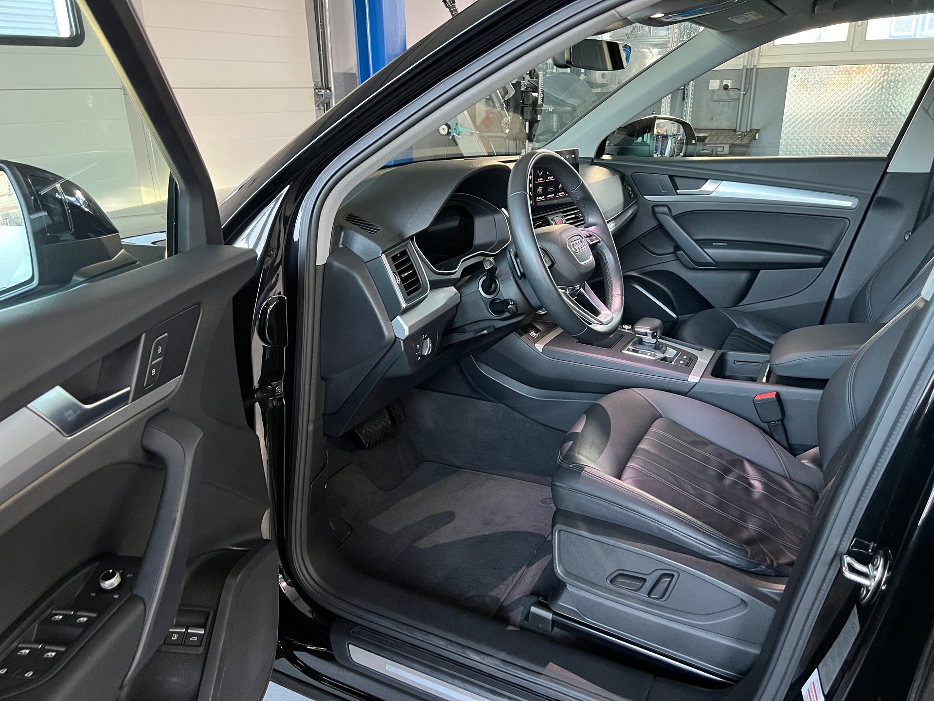 AUDI Q5 50 TFSI e PHEV quattro S-tronic-image-4