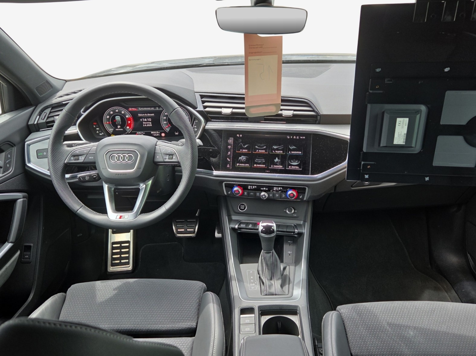 AUDI Q3 Sportback 40 TFSI S line quattro S-tronic-image-9