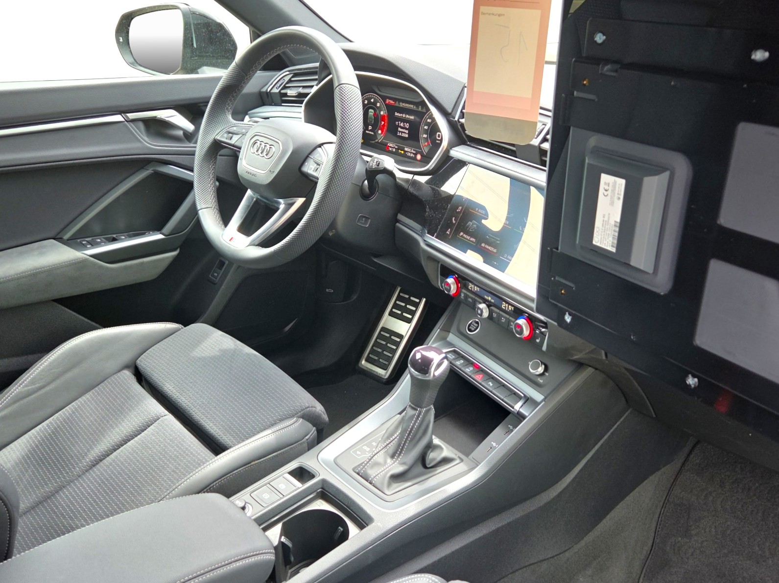 AUDI Q3 Sportback 40 TFSI S line quattro S-tronic-image-8