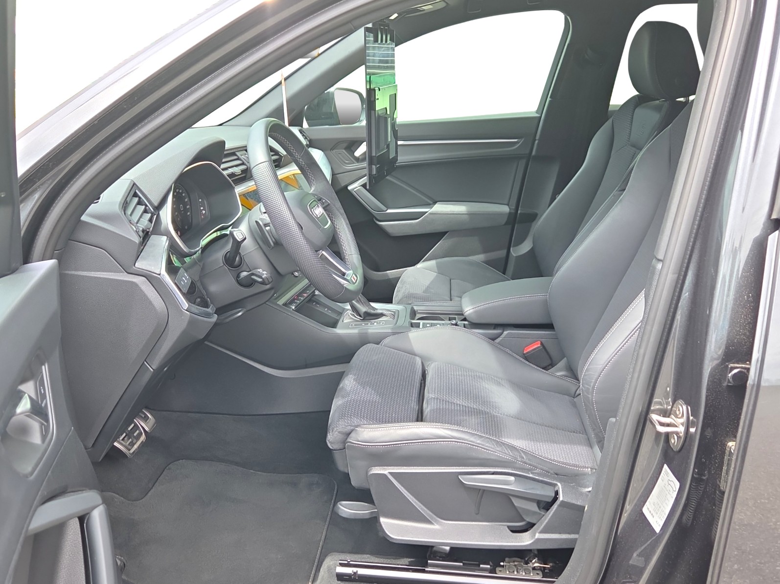 AUDI Q3 Sportback 40 TFSI S line quattro S-tronic-image-7