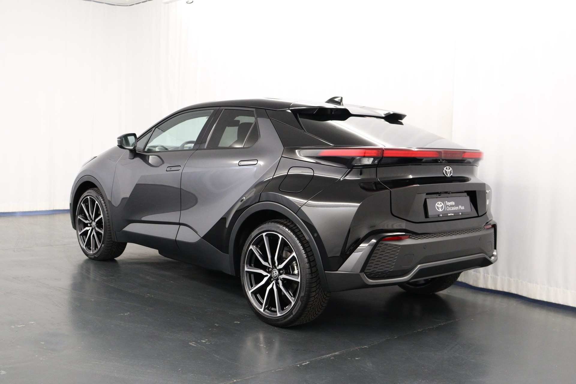 TOYOTA C-HR 2.0 PHEV GR Sport Premiere-image-6