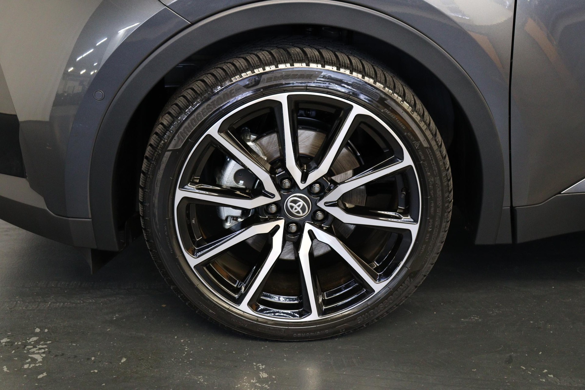 TOYOTA C-HR 2.0 PHEV GR Sport Premiere-image-12